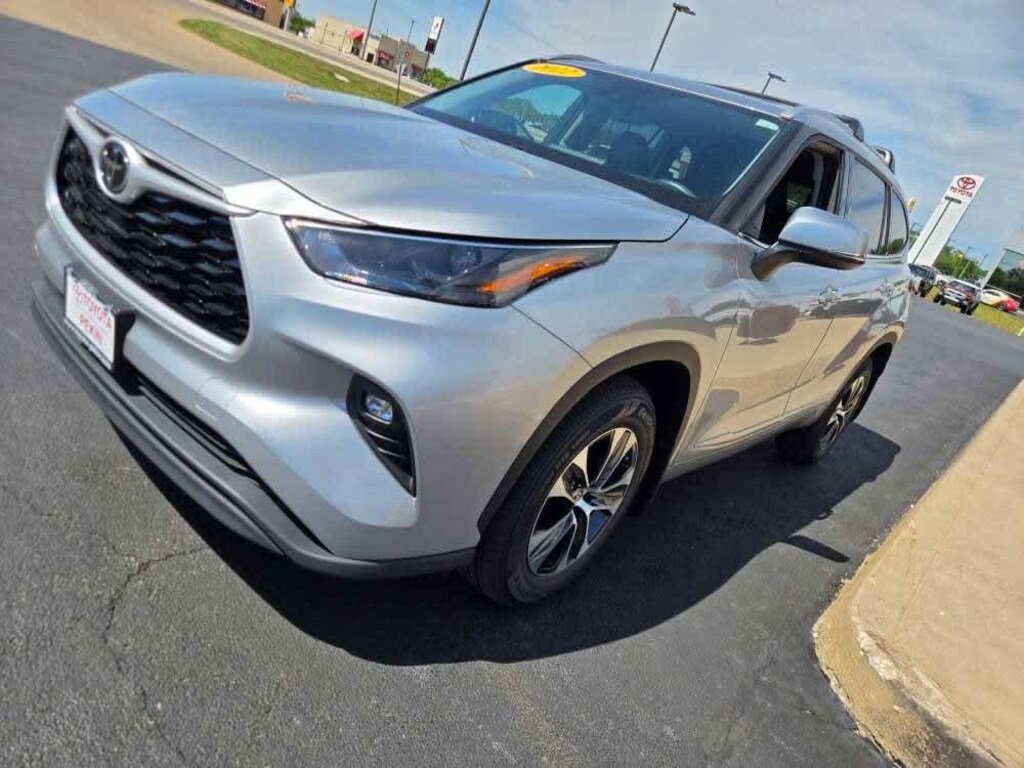 Used 2022 Toyota Highlander XLE SUV