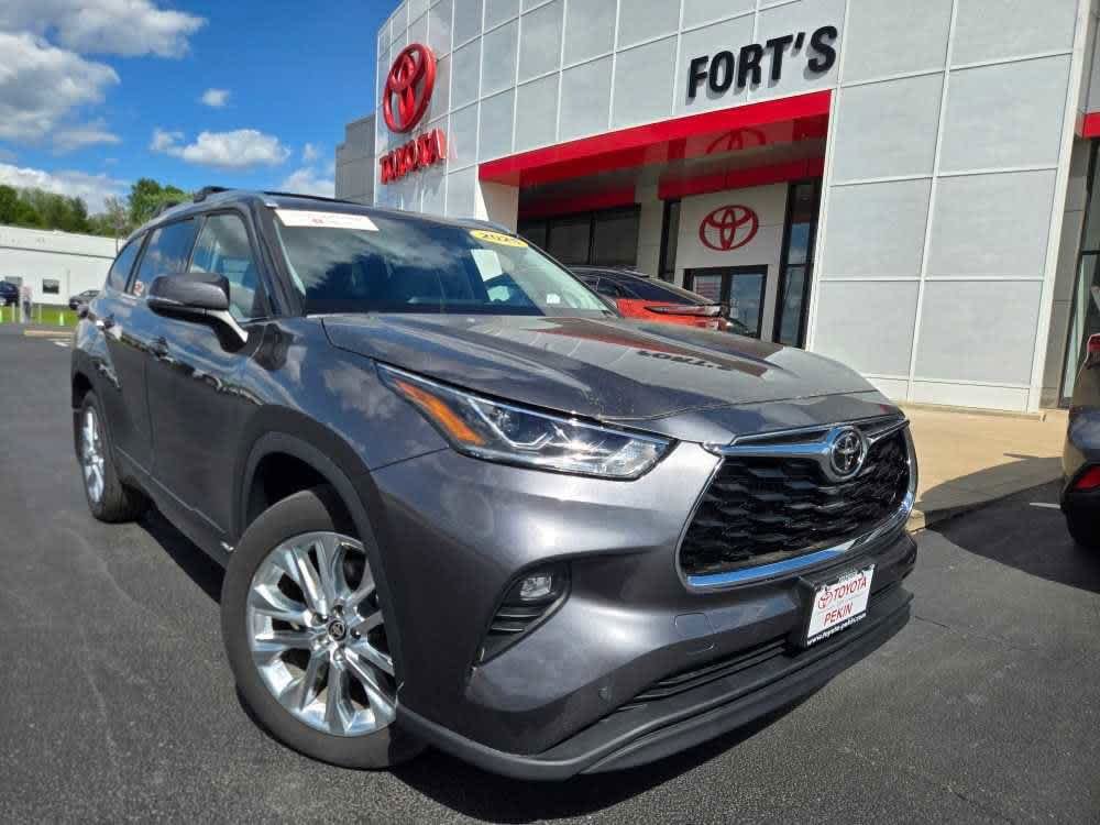 2025 Toyota Highlander Hybrid SUV 