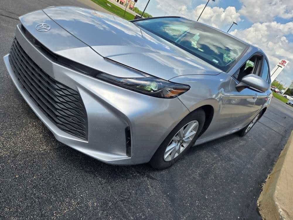 2025 Toyota Camry LE photo 4