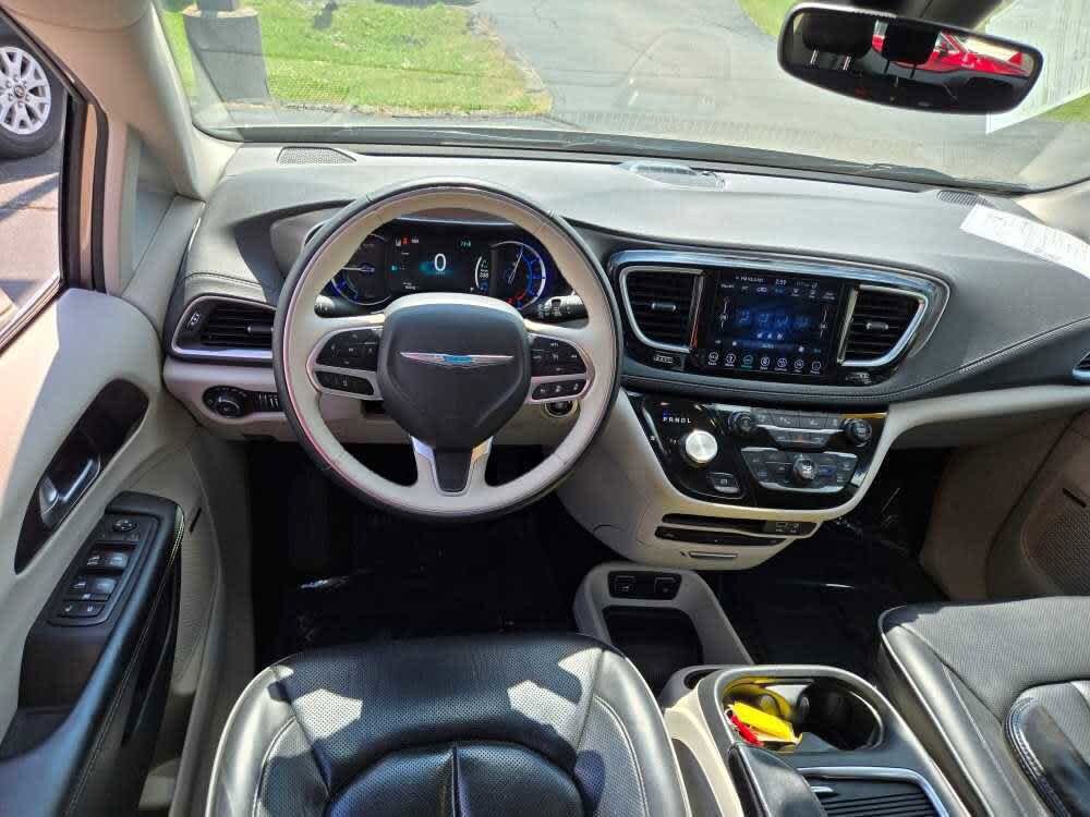 Used 2018 Chrysler Pacifica Hybrid Limited with VIN 2C4RC1N73JR236742 for sale in Pekin, IL