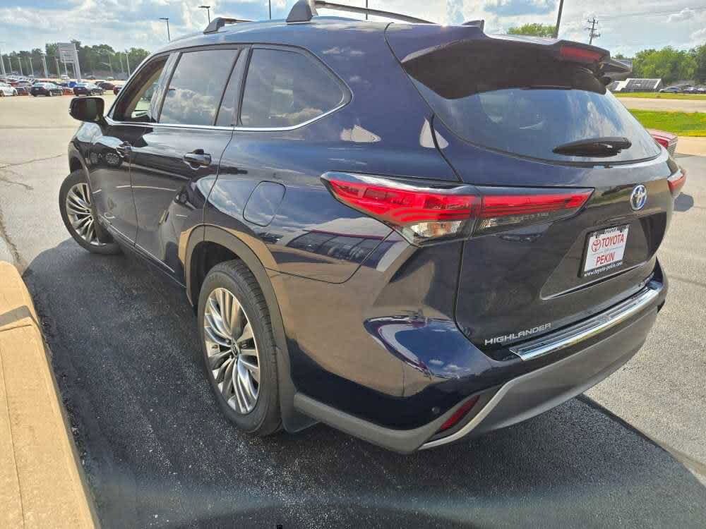 2022 Toyota Highlander Hybrid Platinum photo 3