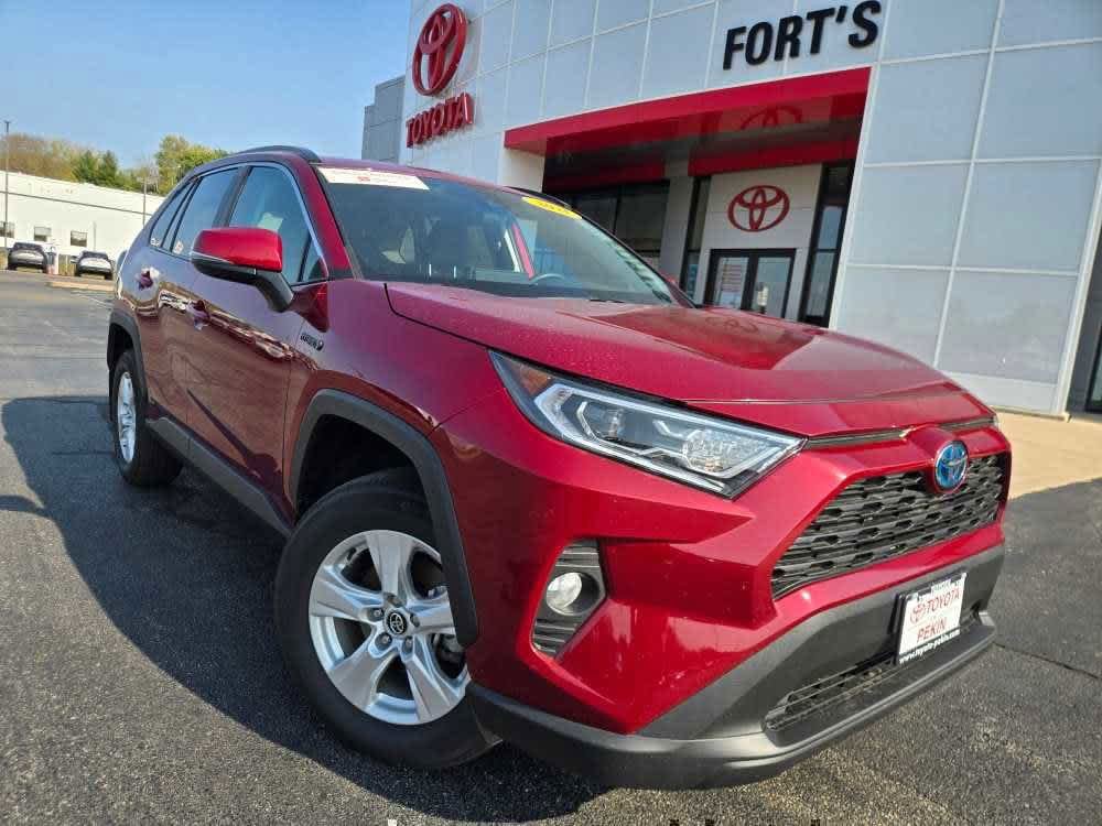 2021 Toyota RAV4 XLE's photo