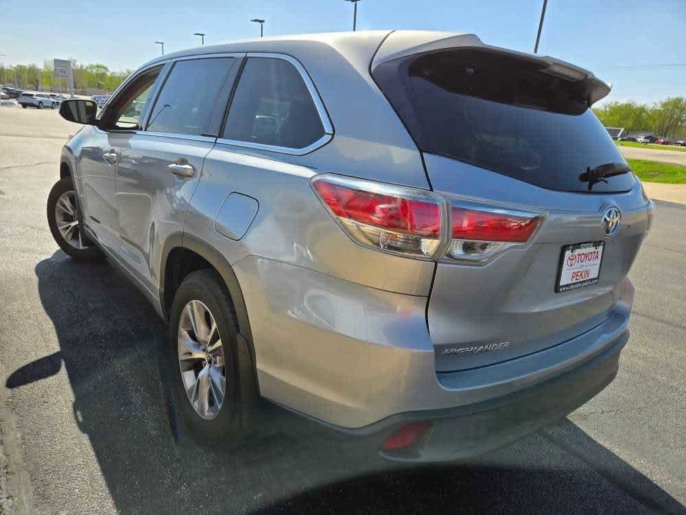 2016 Toyota Highlander LE Plus photo 3