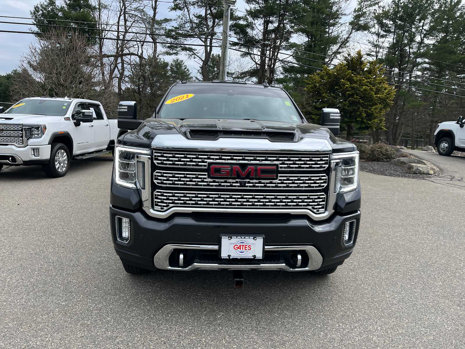 2021 GMC Sierra 3500HD Denali 4WD Crew Cab 172 photo 2