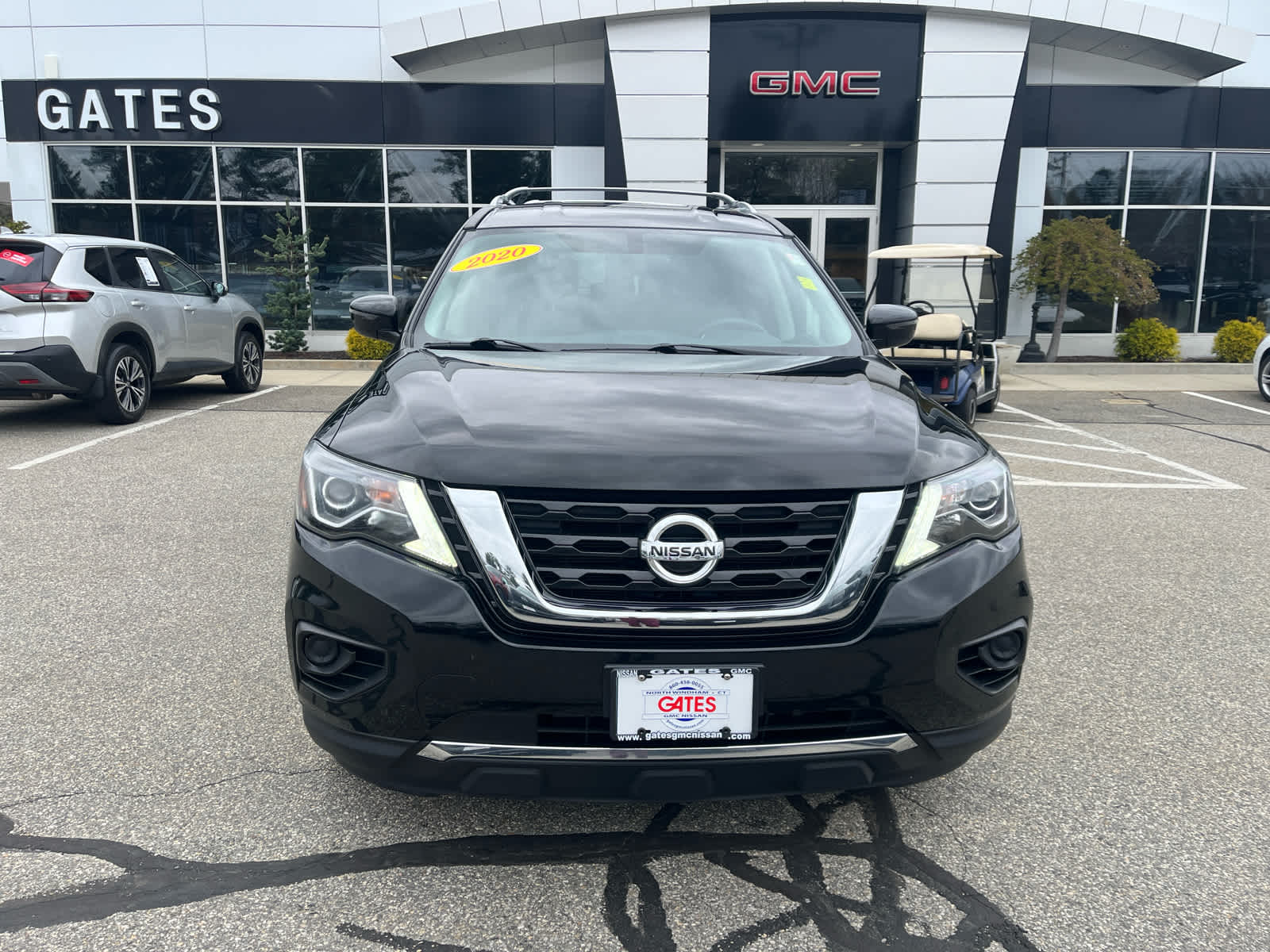 2020 Nissan Pathfinder S photo 2