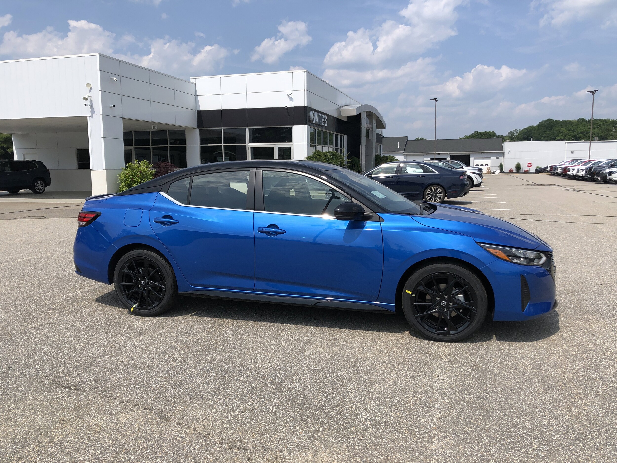 2025 Nissan Sentra SR photo 4