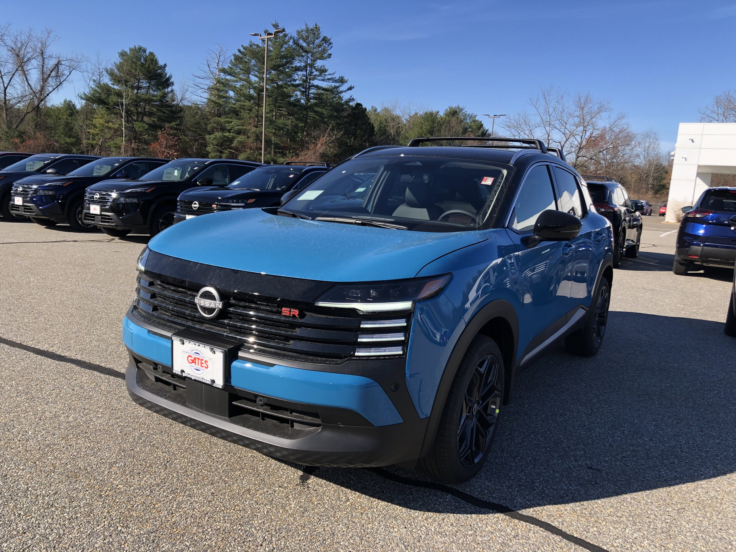 2026 Nissan Kicks SR photo 3