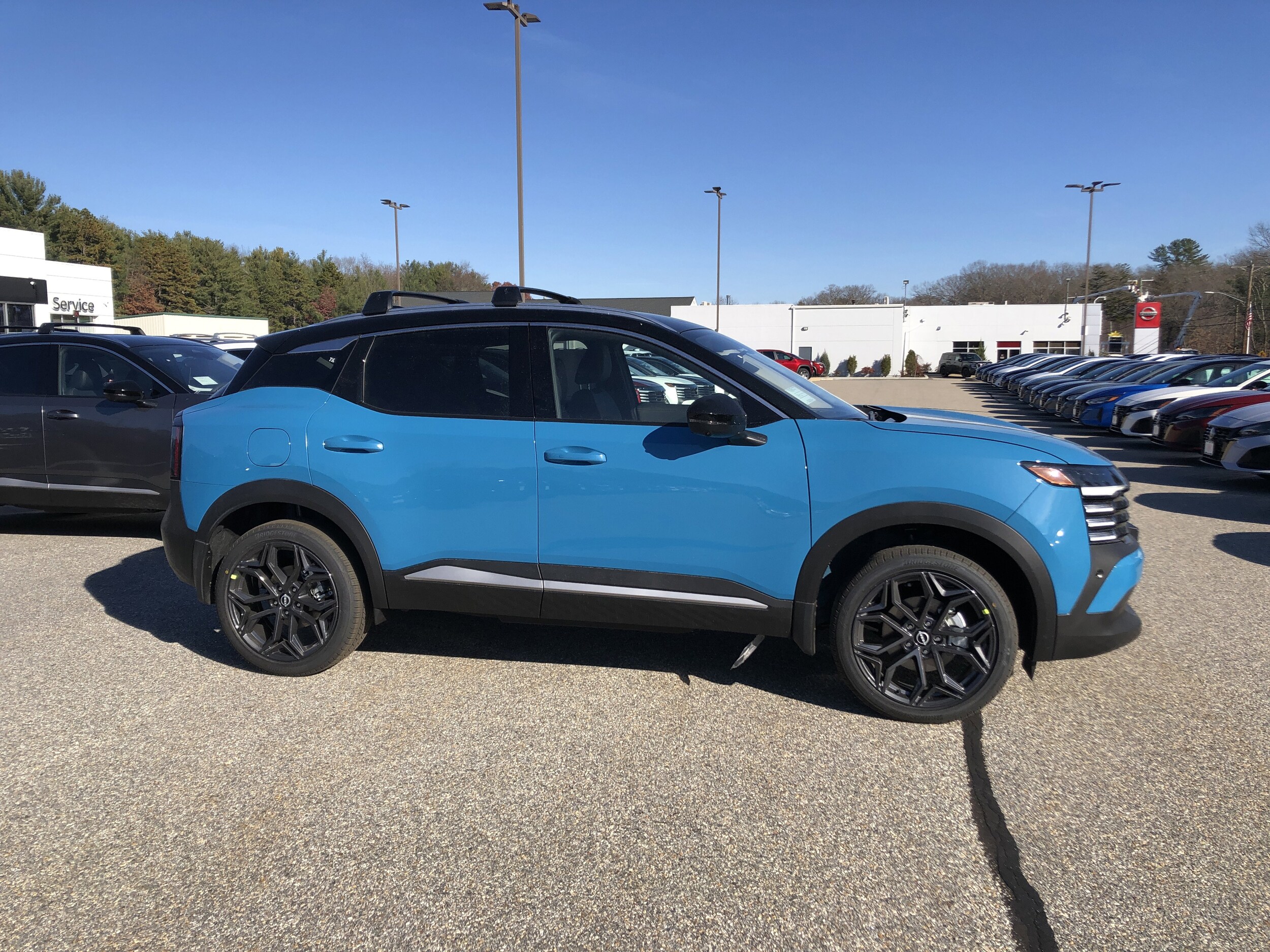 2026 Nissan Kicks SR photo 4