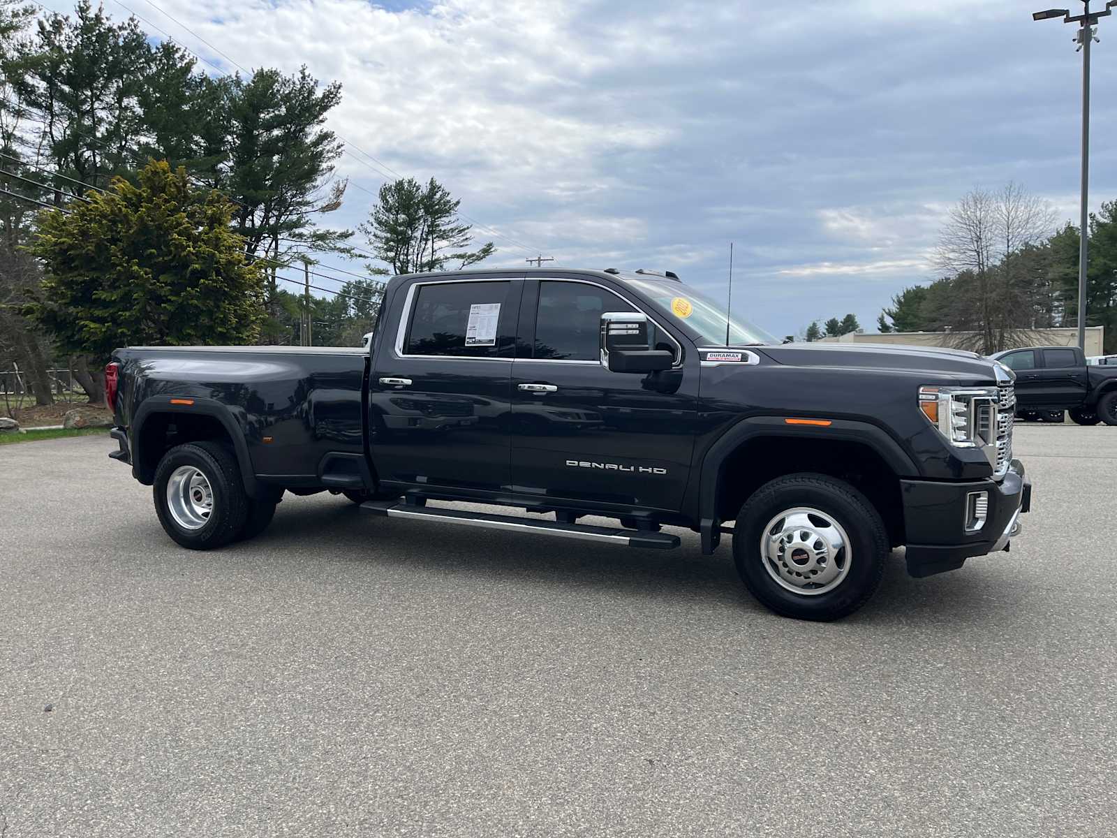 2021 GMC Sierra 3500HD Denali 4WD Crew Cab 172 photo 4