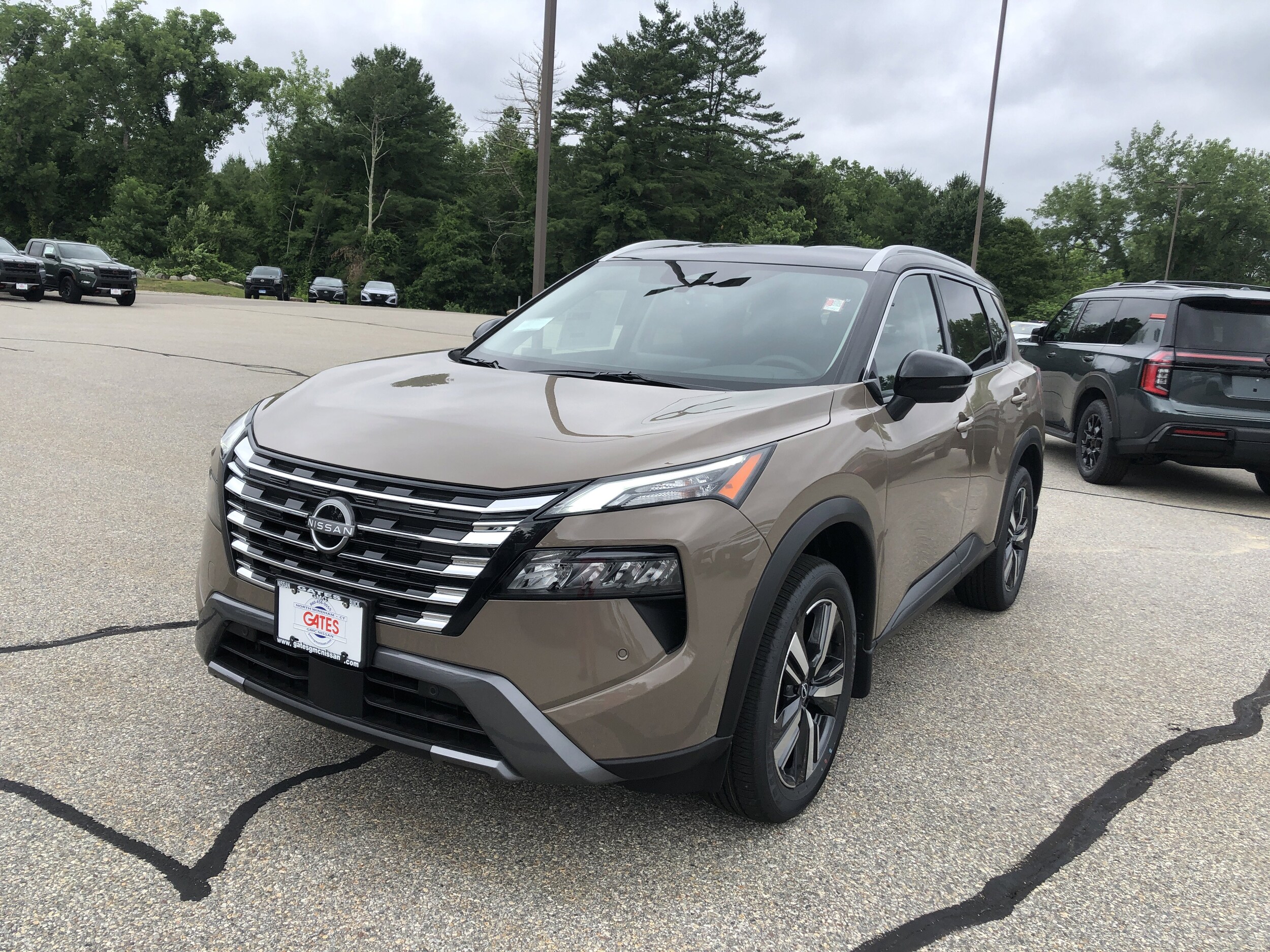 2025 Nissan Rogue SL photo 3