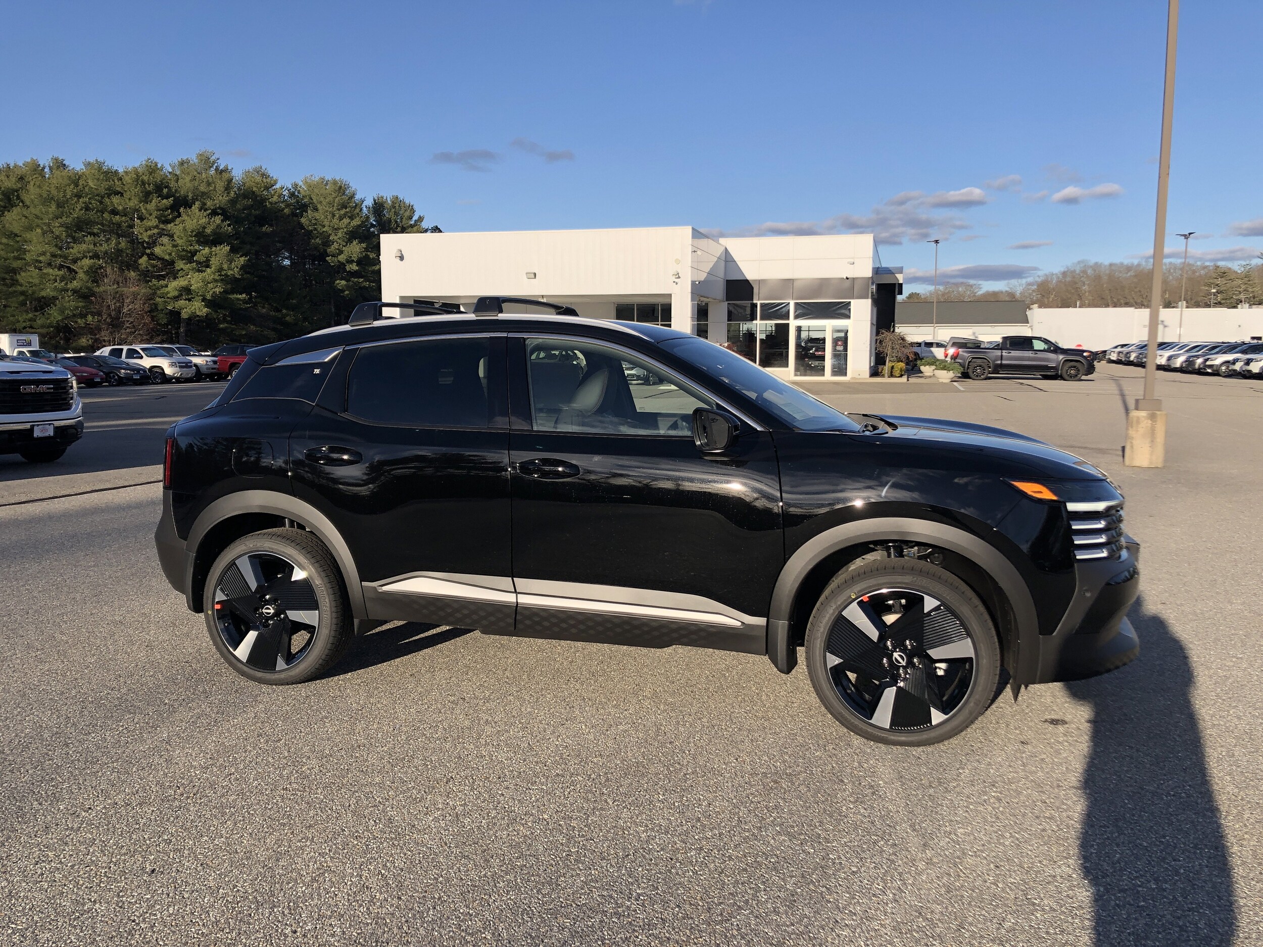 2026 Nissan Kicks SR photo 4