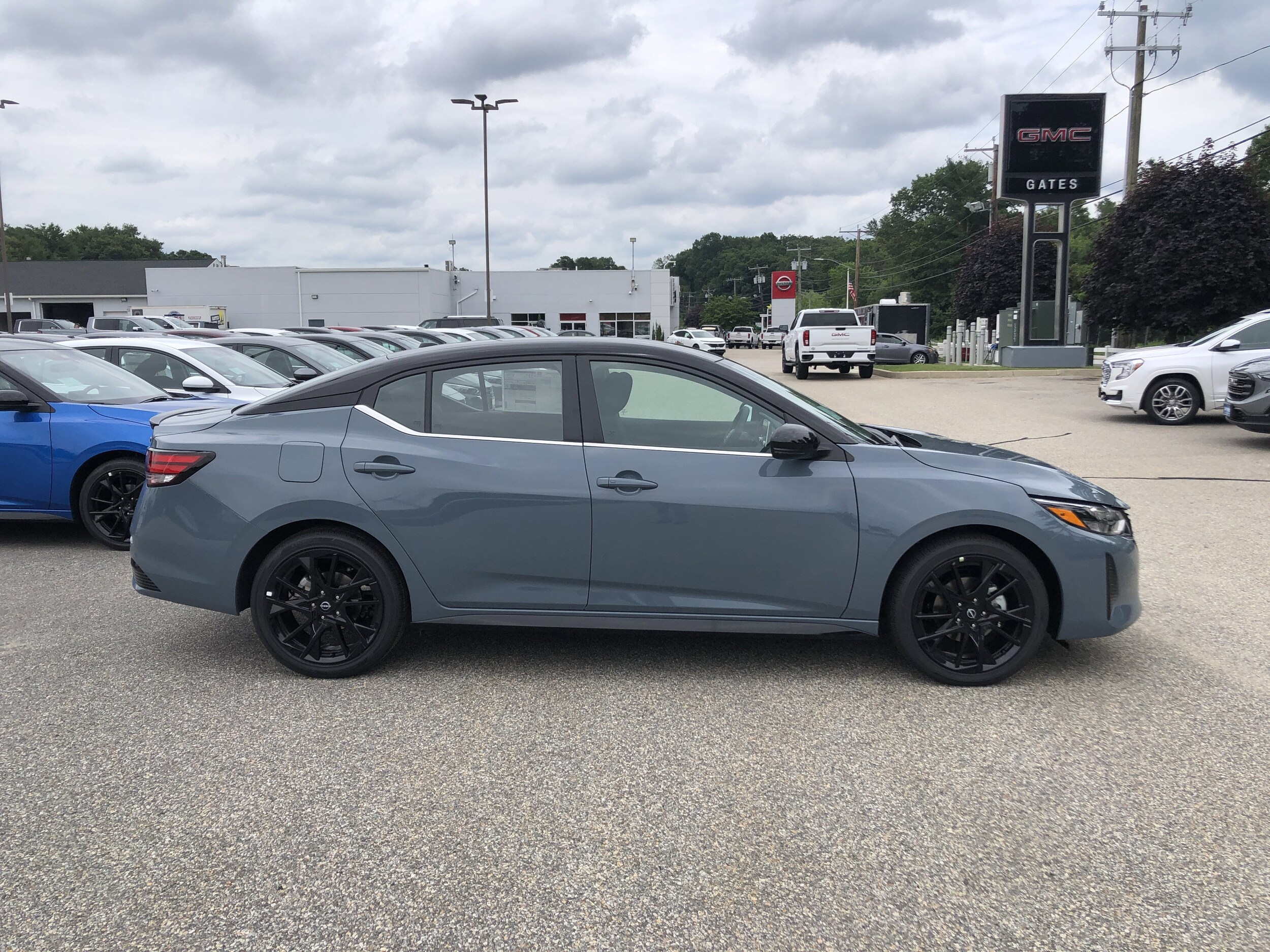 2025 Nissan Sentra SR photo 4