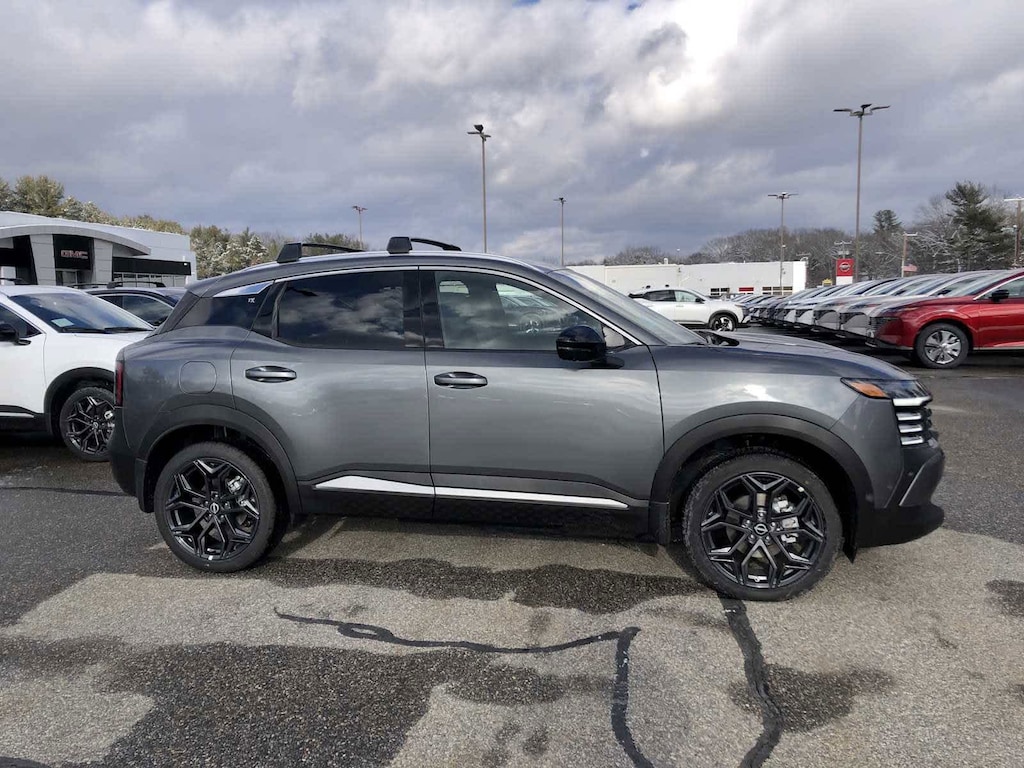 New 2026 Nissan Kicks SR SUV