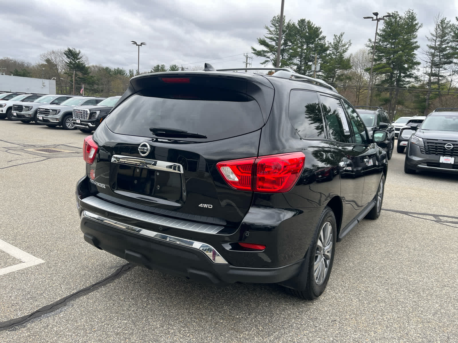 2020 Nissan Pathfinder S photo 5