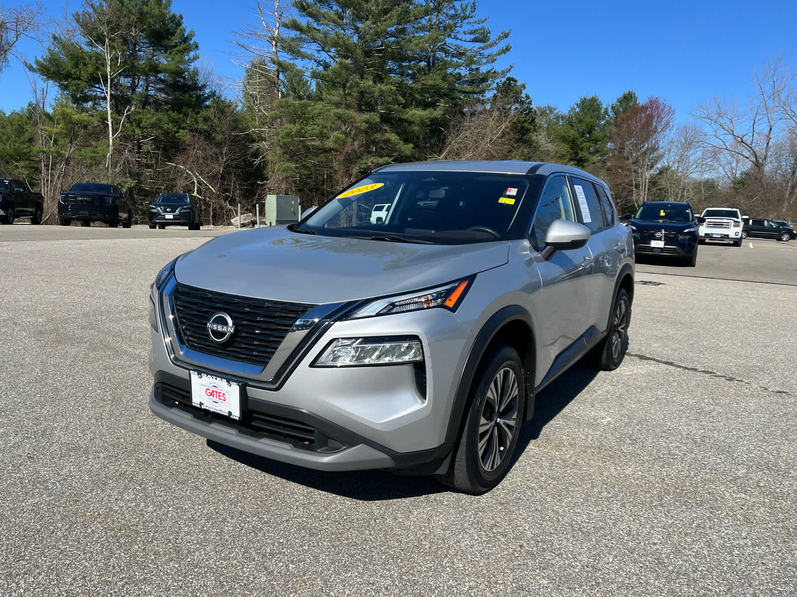 2023 Nissan Rogue SV photo 3