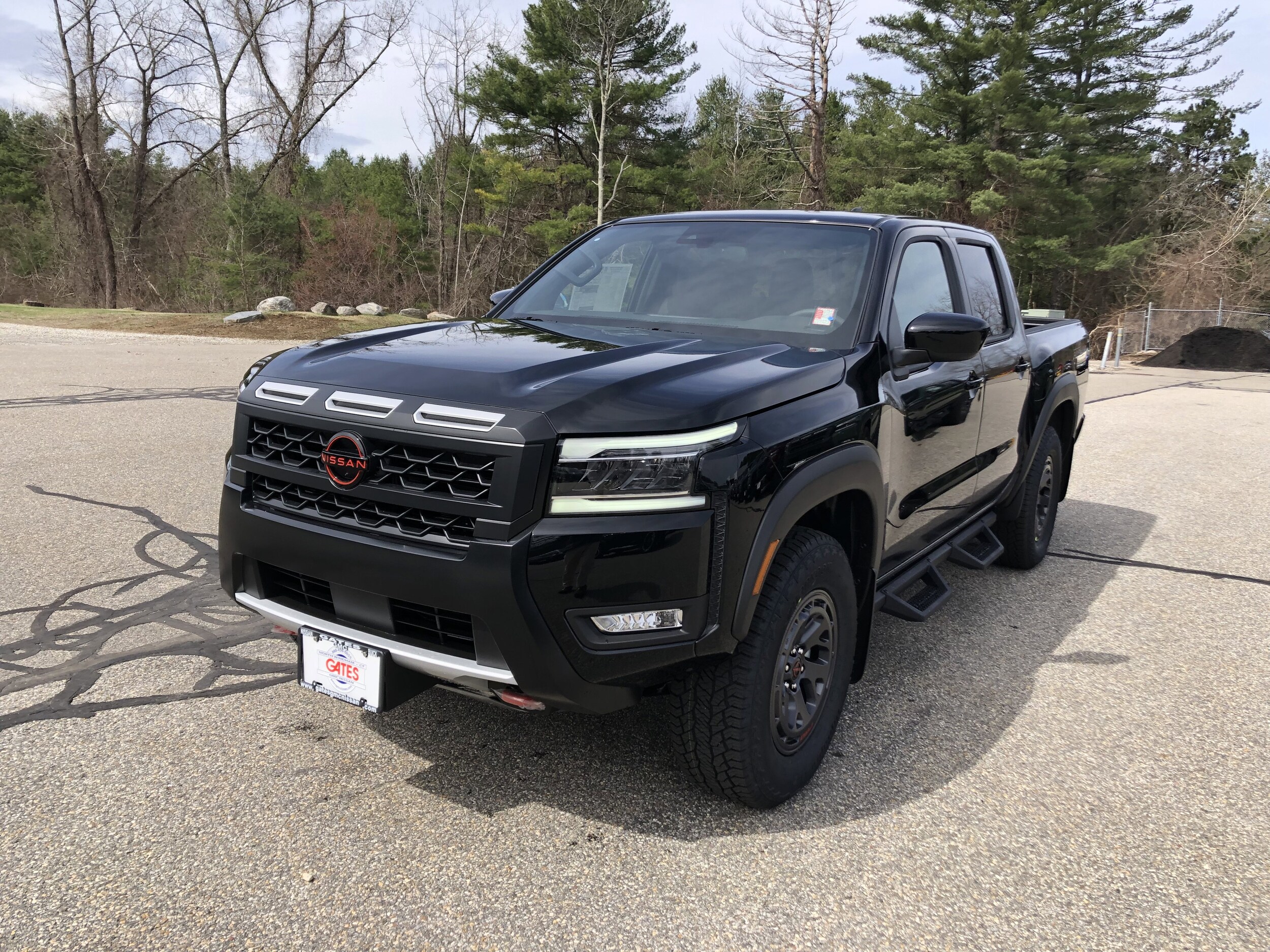 2025 Nissan Frontier PRO-4X photo 3