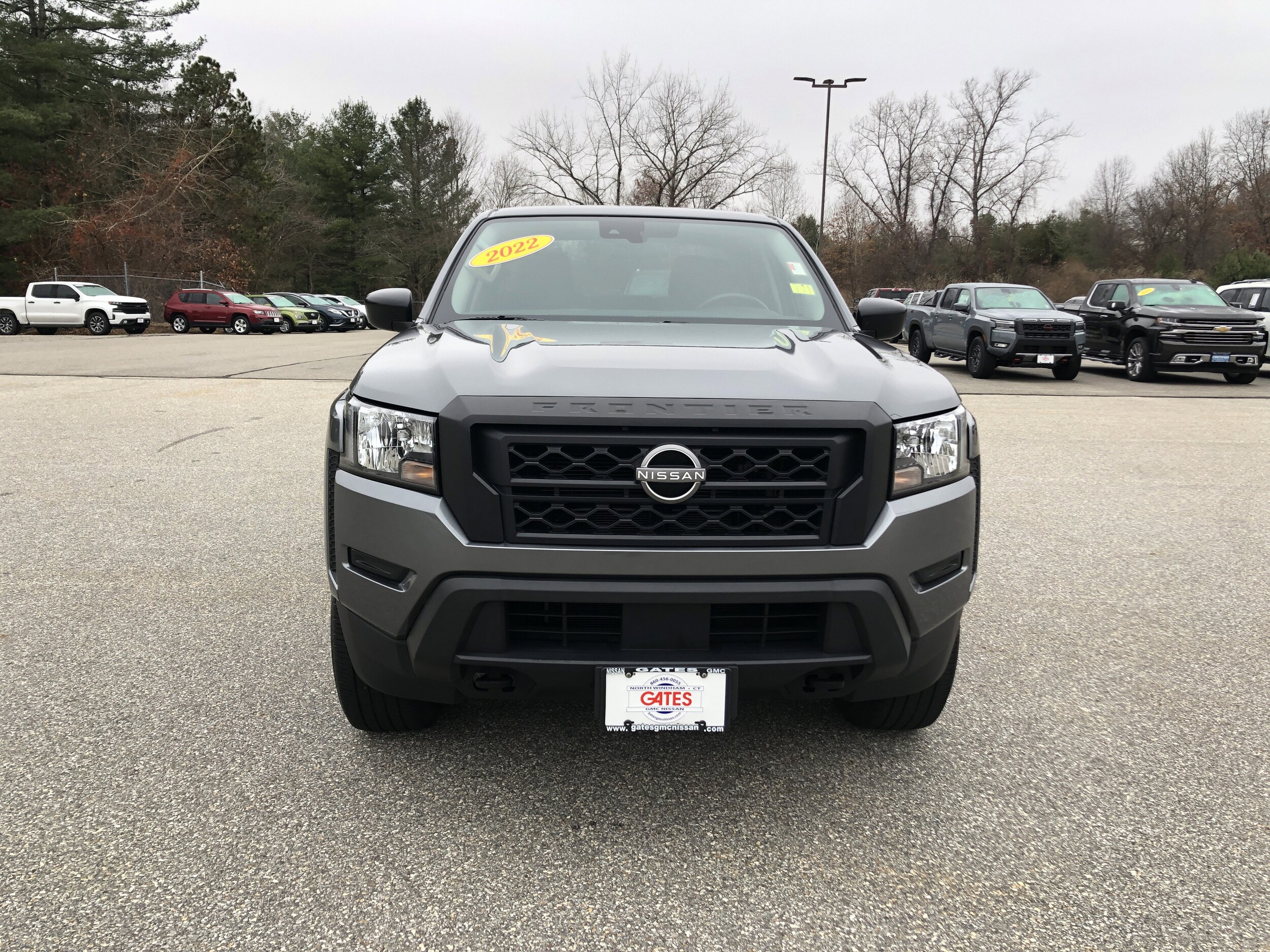 2022 Nissan Frontier S Crew Cab photo 2