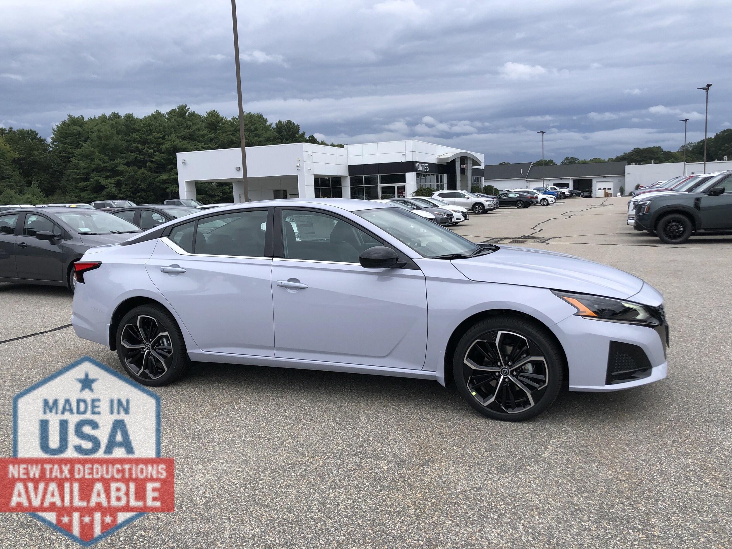 2025 Nissan Altima SR photo 4