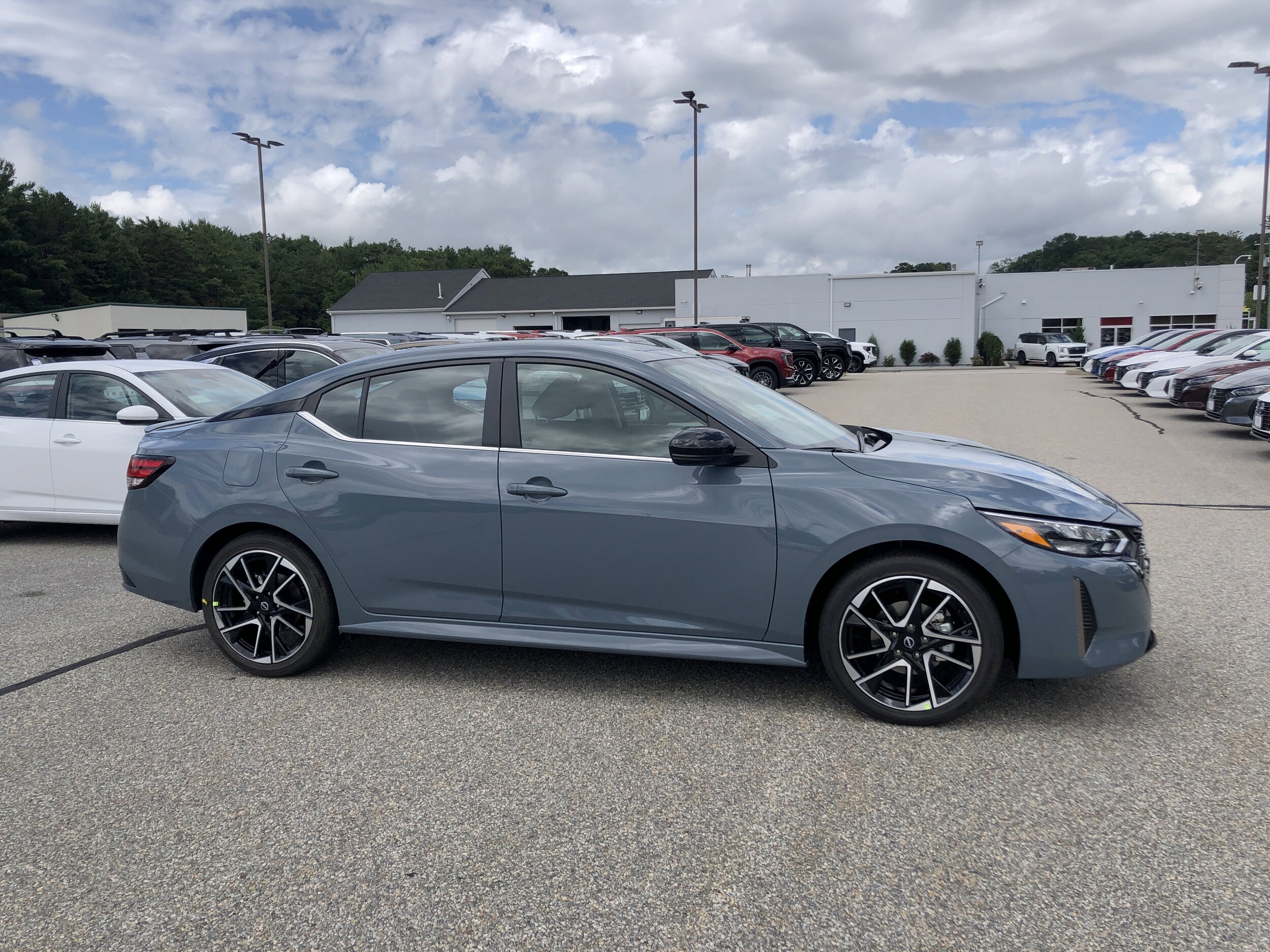 2025 Nissan Sentra SR photo 4