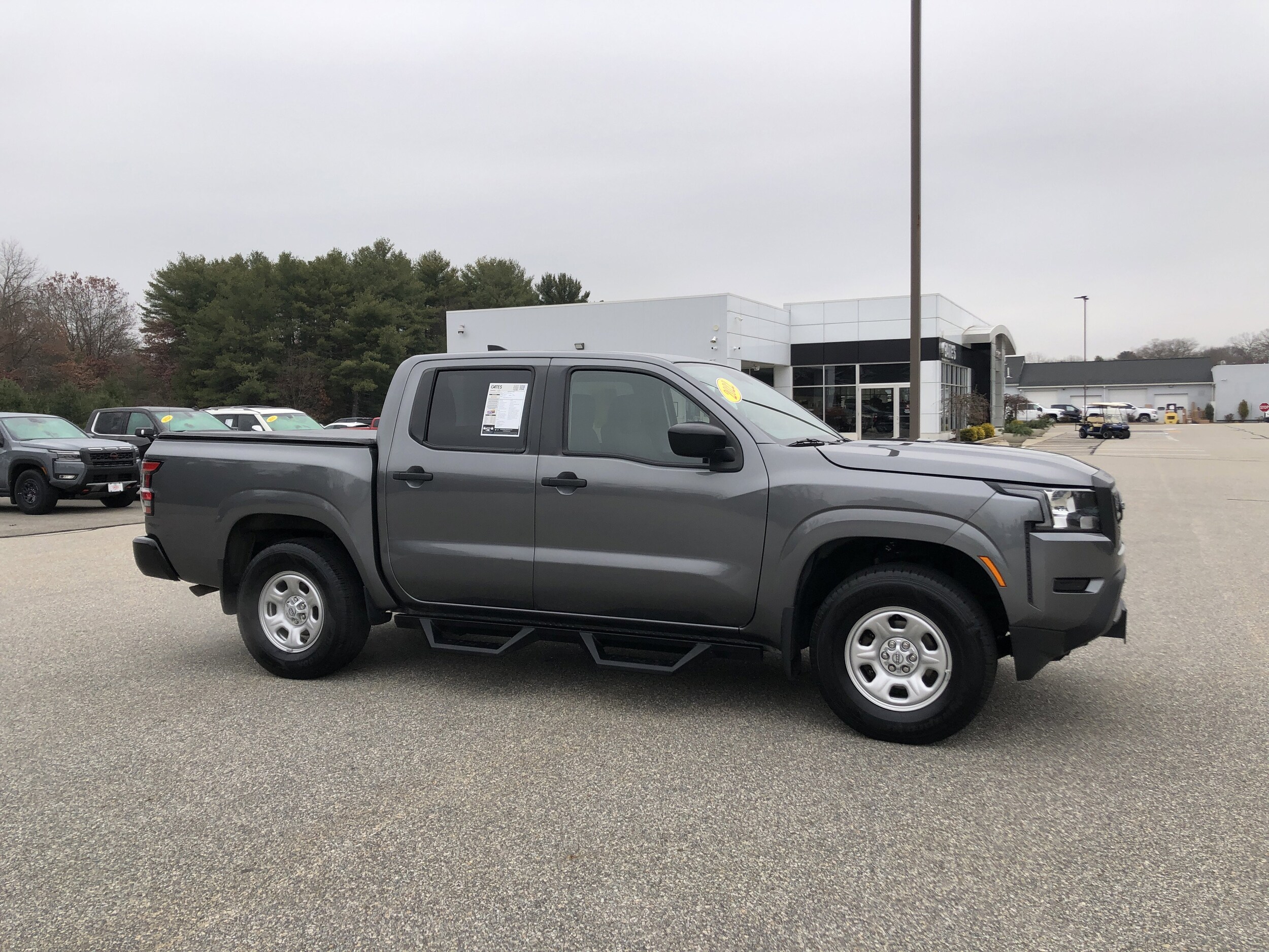 2022 Nissan Frontier S Crew Cab photo 3