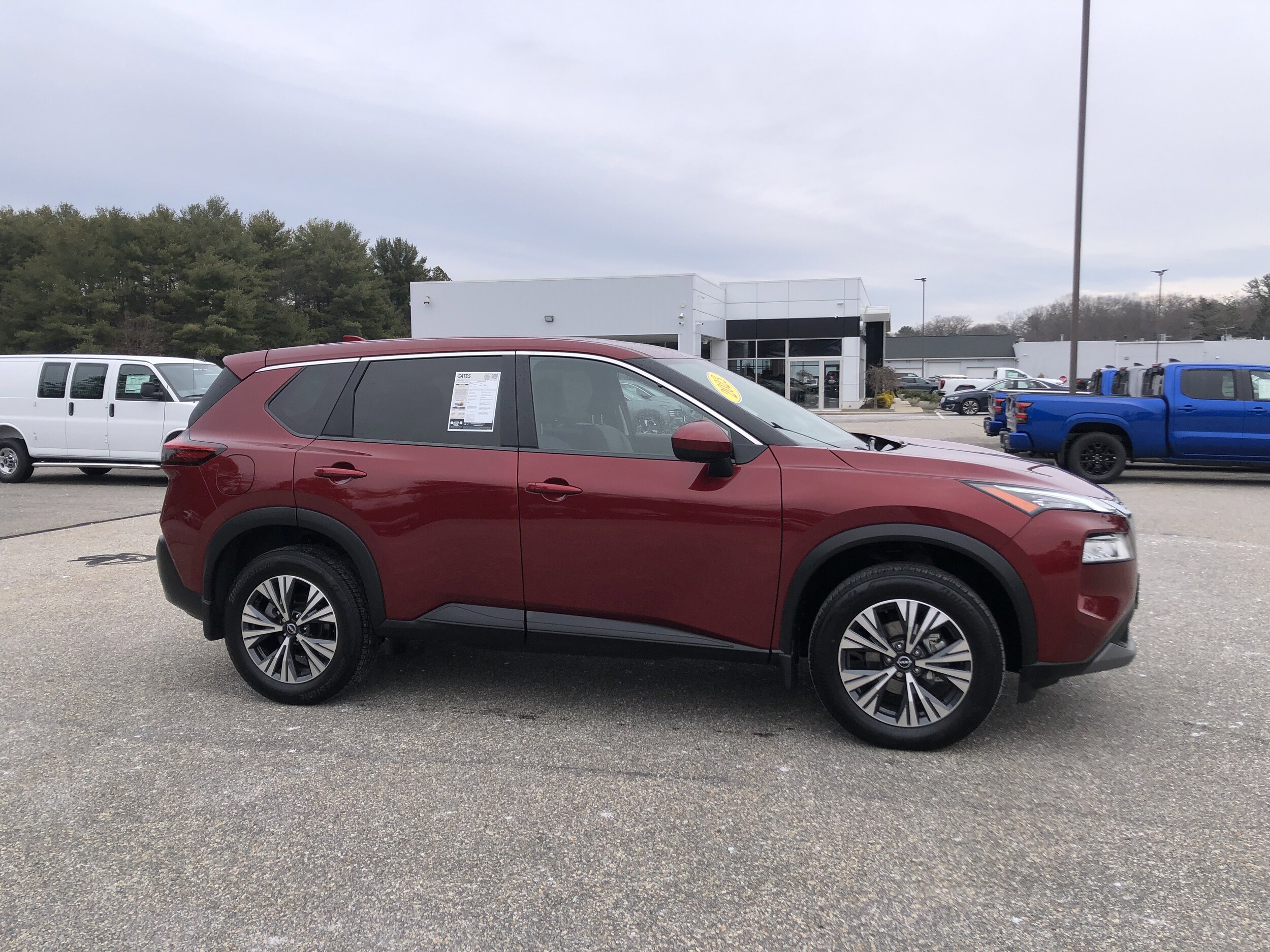 2023 Nissan Rogue SV photo 3