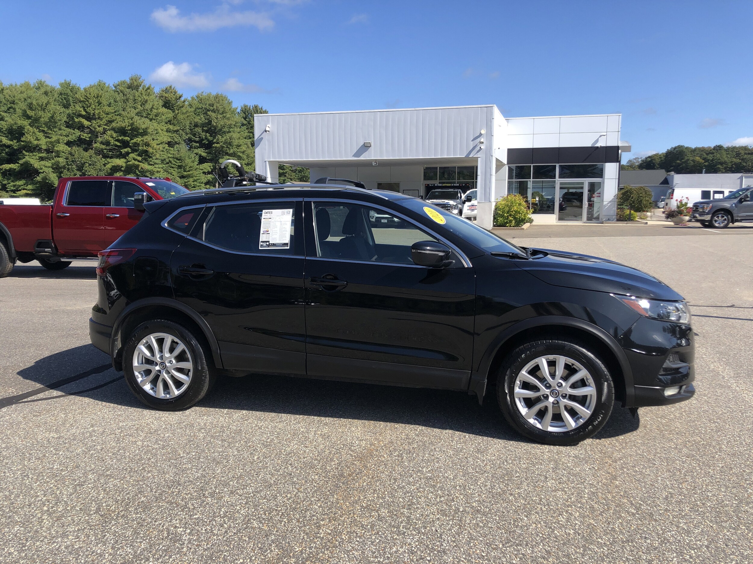 2020 Nissan Rogue Sport SV photo 2