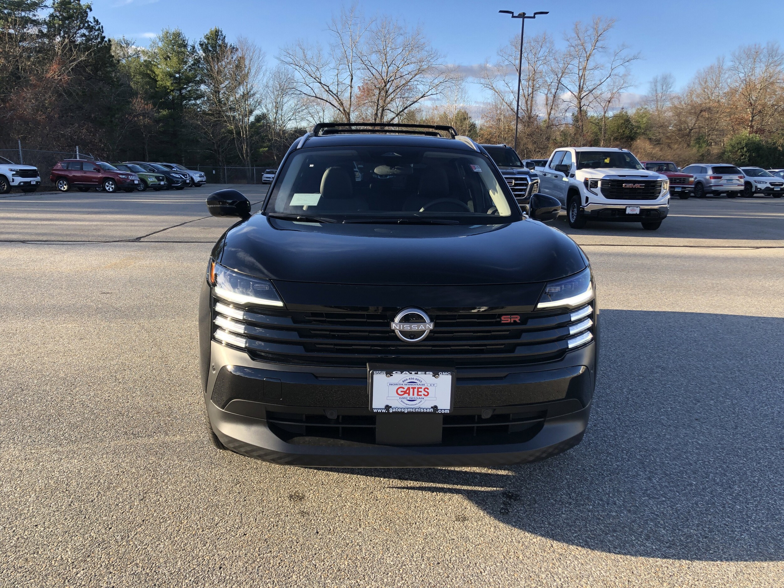 2026 Nissan Kicks SR photo 2