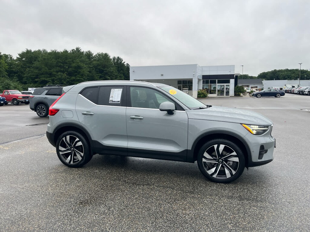 Used 2025 Volvo XC40 Ultra Bright Theme SUV