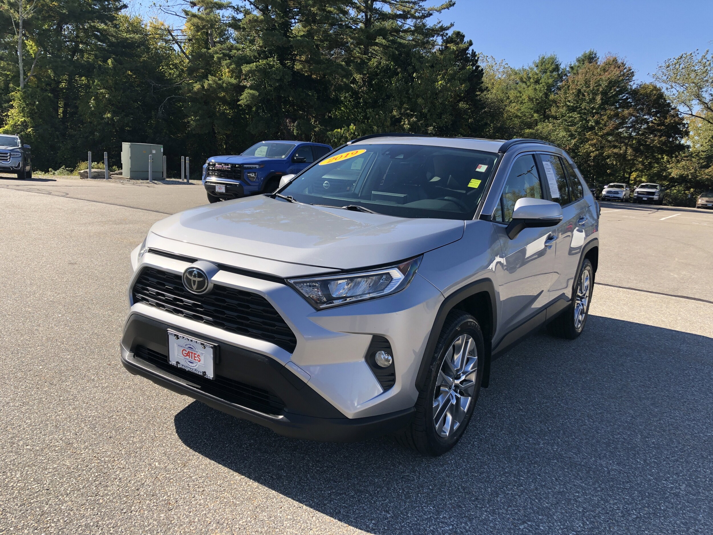 2019 Toyota RAV4 XLE Premium photo 3