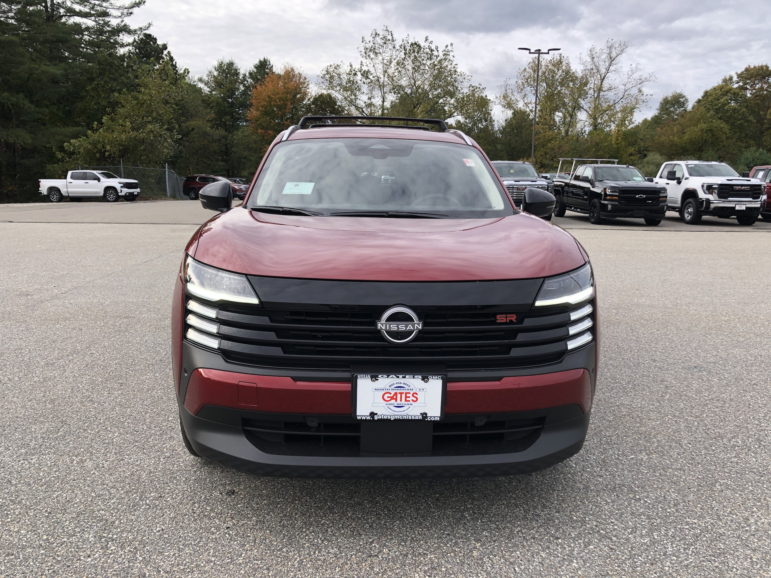 2026 Nissan Kicks SR photo 2