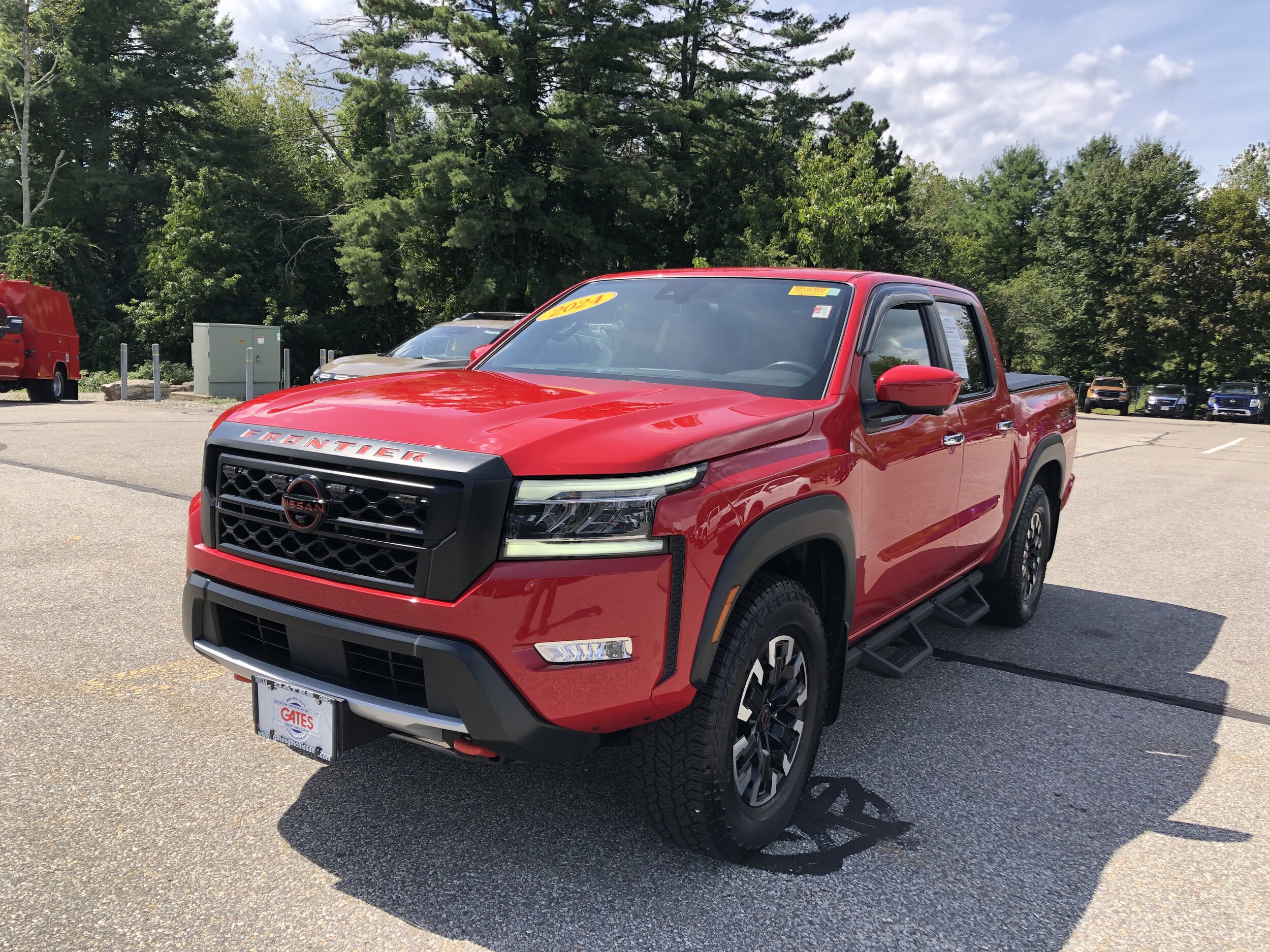 2024 Nissan Frontier PRO-4X Crew Cab photo 2
