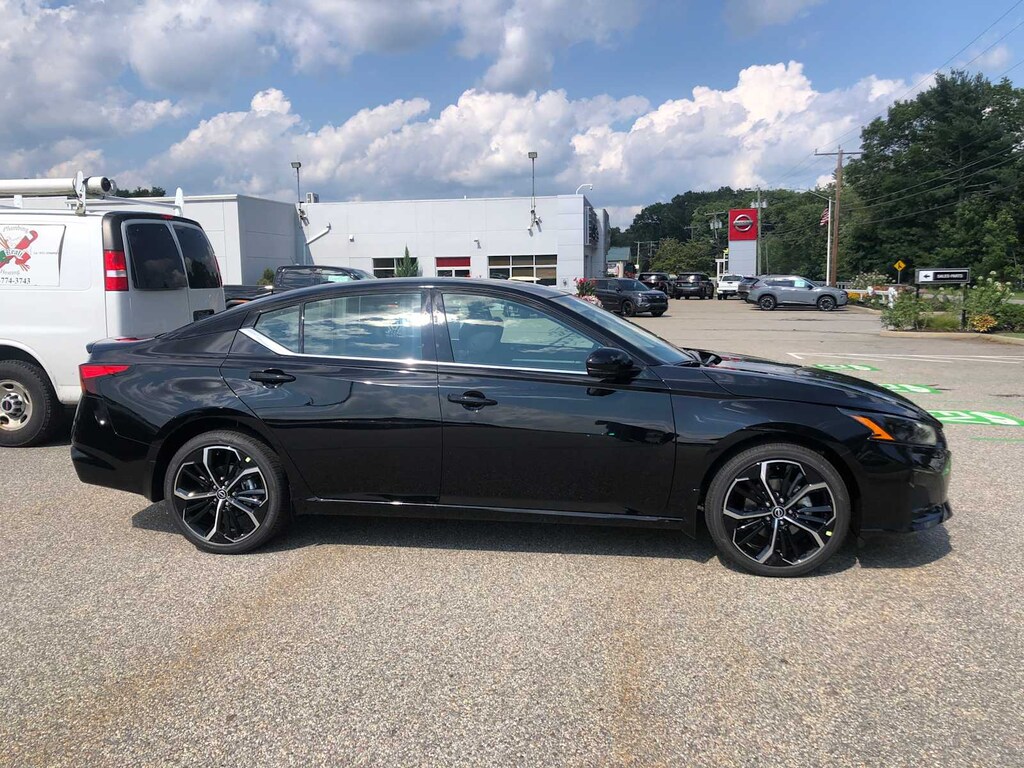 New 2026 Nissan Altima SR Sedan