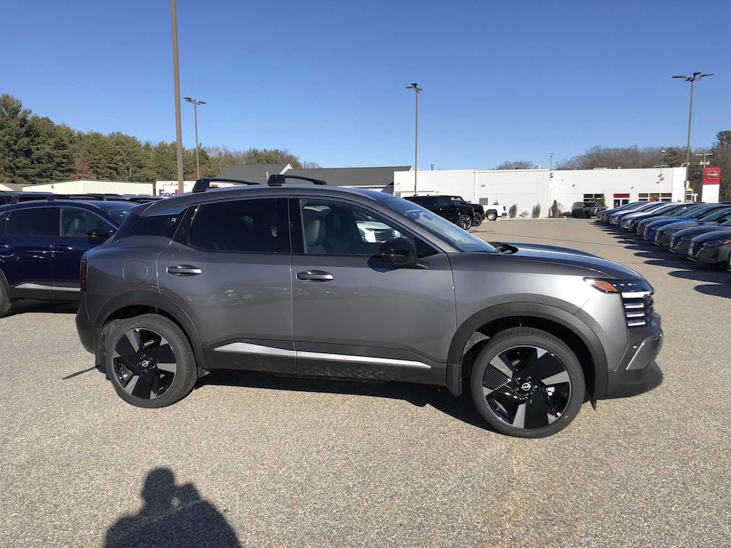 New 2026 Nissan Kicks SR SUV