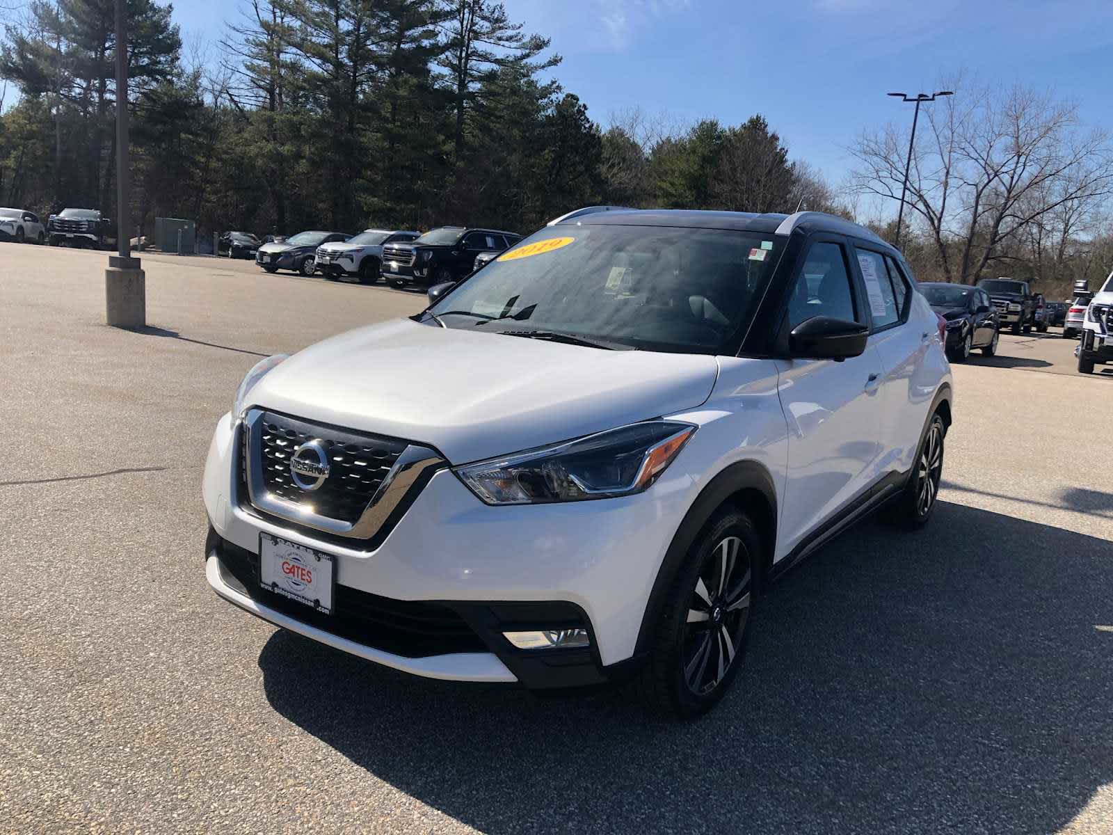 2019 Nissan Kicks SR photo 3