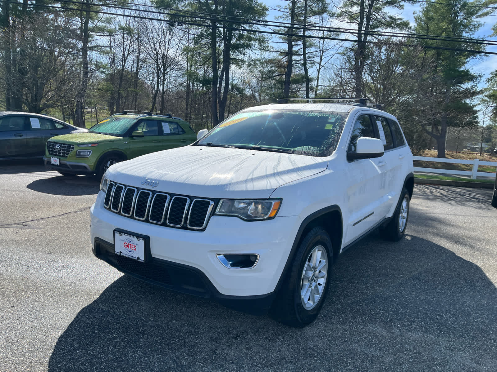 2019 Jeep Grand Cherokee Laredo E photo 3