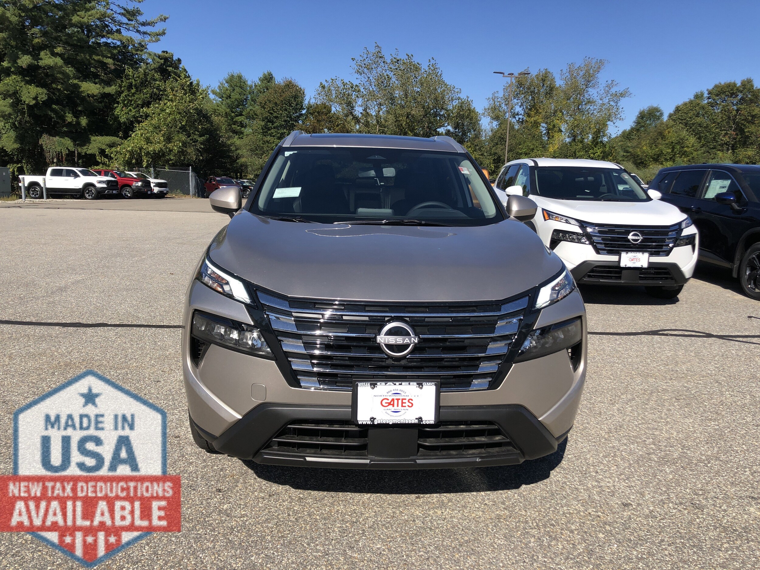 2026 Nissan Rogue SV photo 2