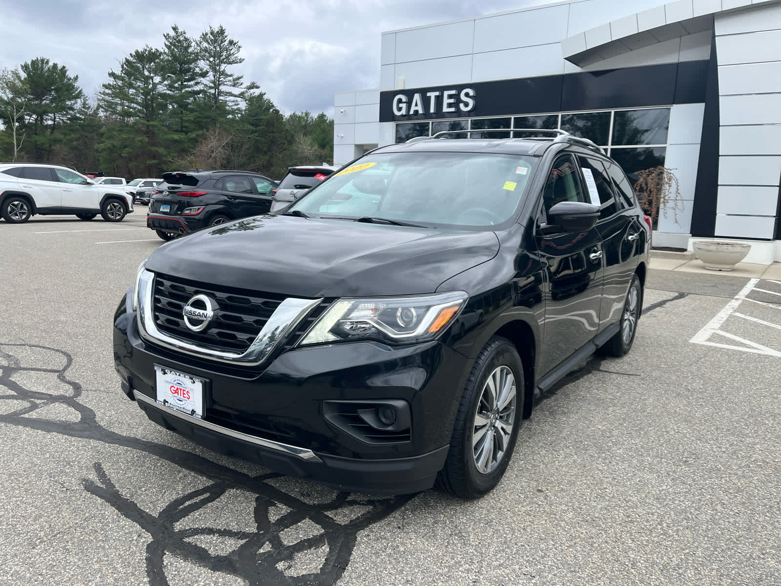 2020 Nissan Pathfinder S photo 3