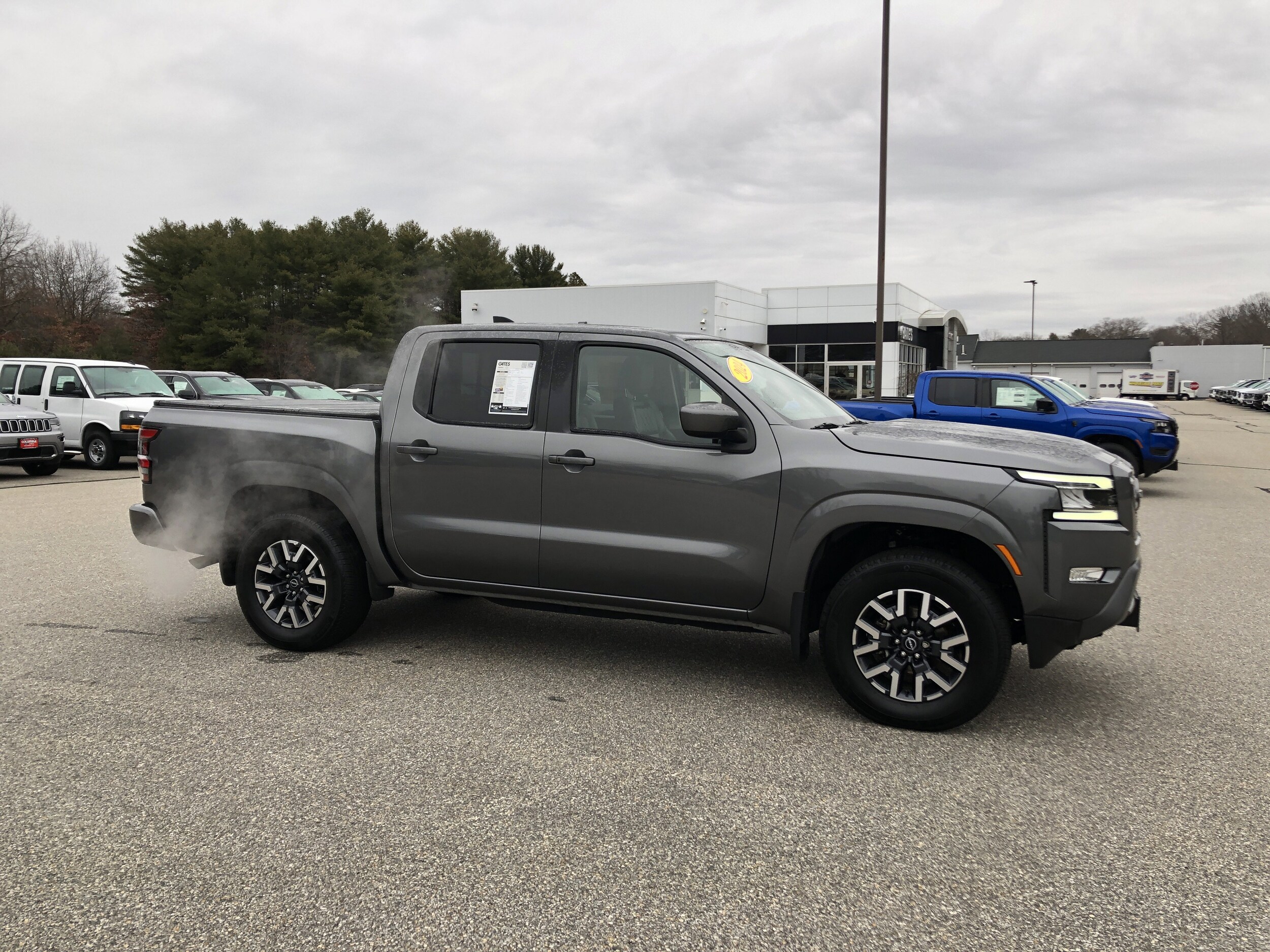 2024 Nissan Frontier SL Crew Cab photo 4