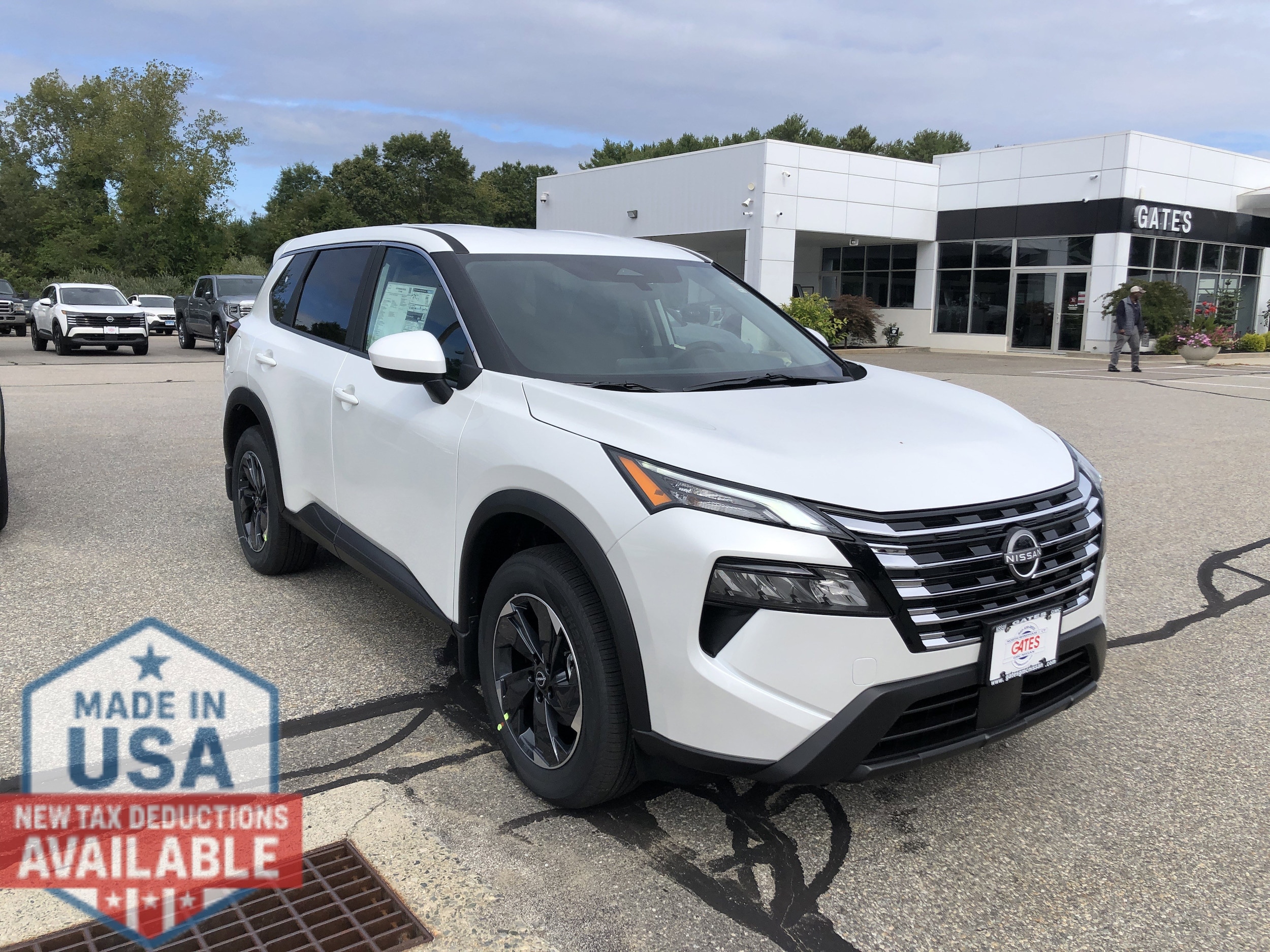 2026 Nissan Rogue SV's photo