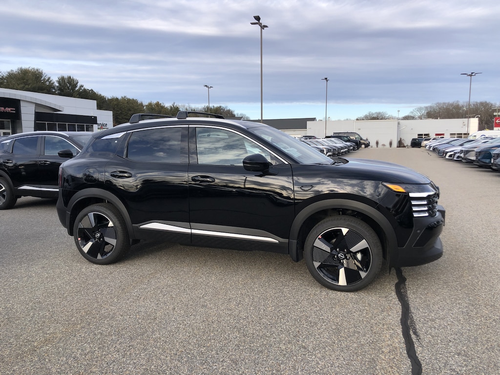 New 2026 Nissan Kicks SR SUV