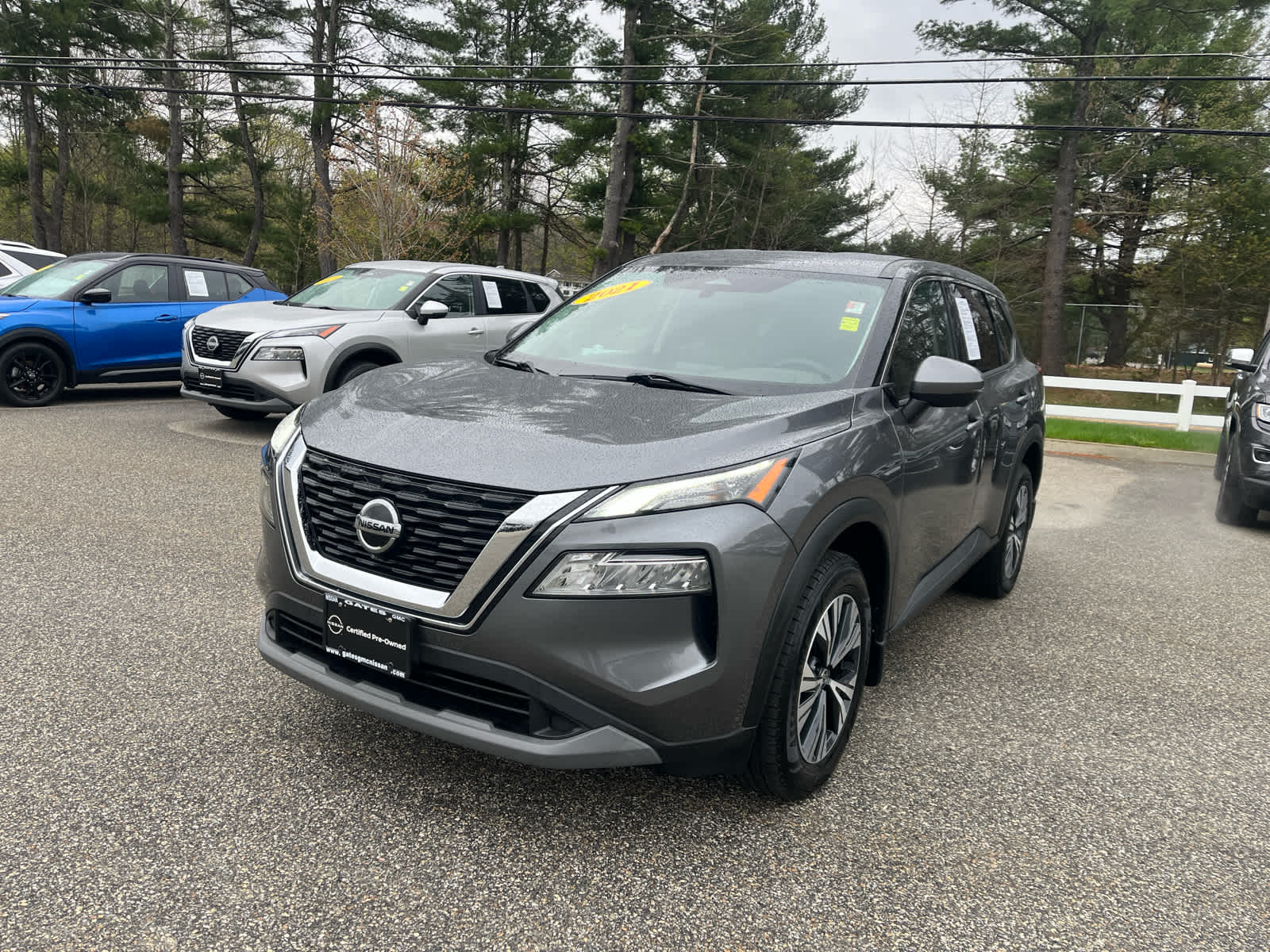 2021 Nissan Rogue SV photo 3