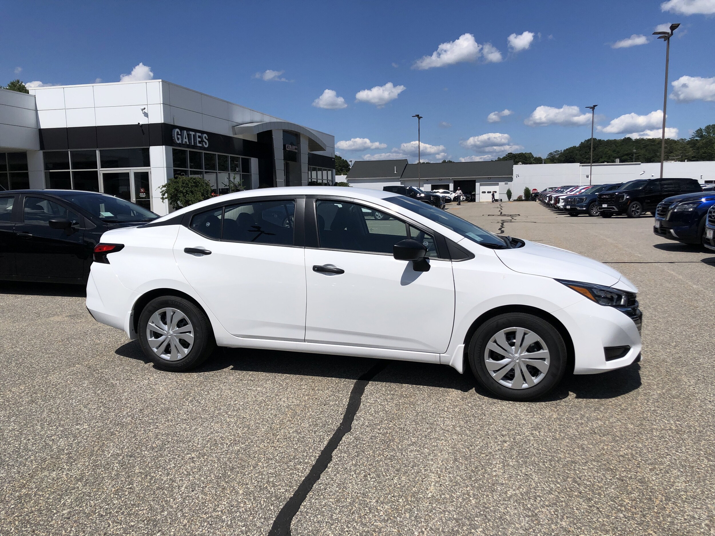 2025 Nissan Versa S photo 4