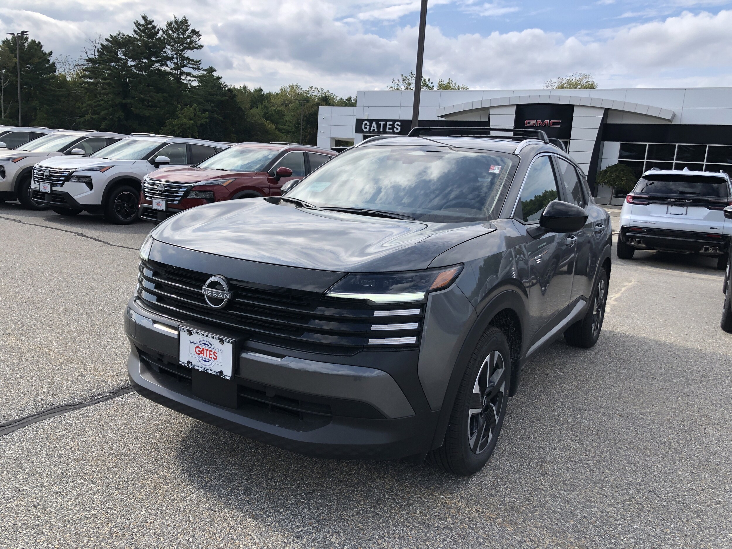 2026 Nissan Kicks SV photo 2
