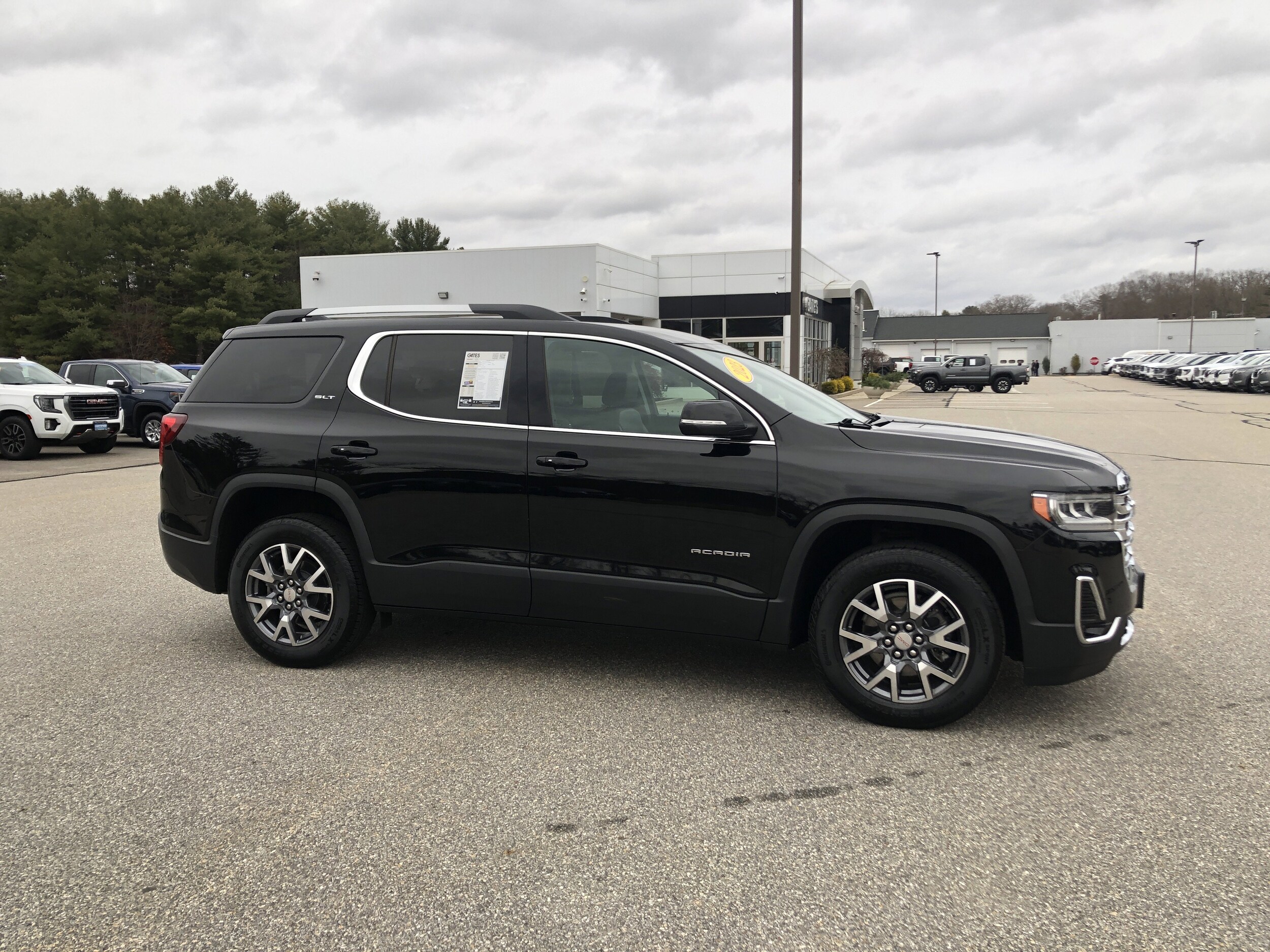 2023 Gmc Acadia SLT photo 2
