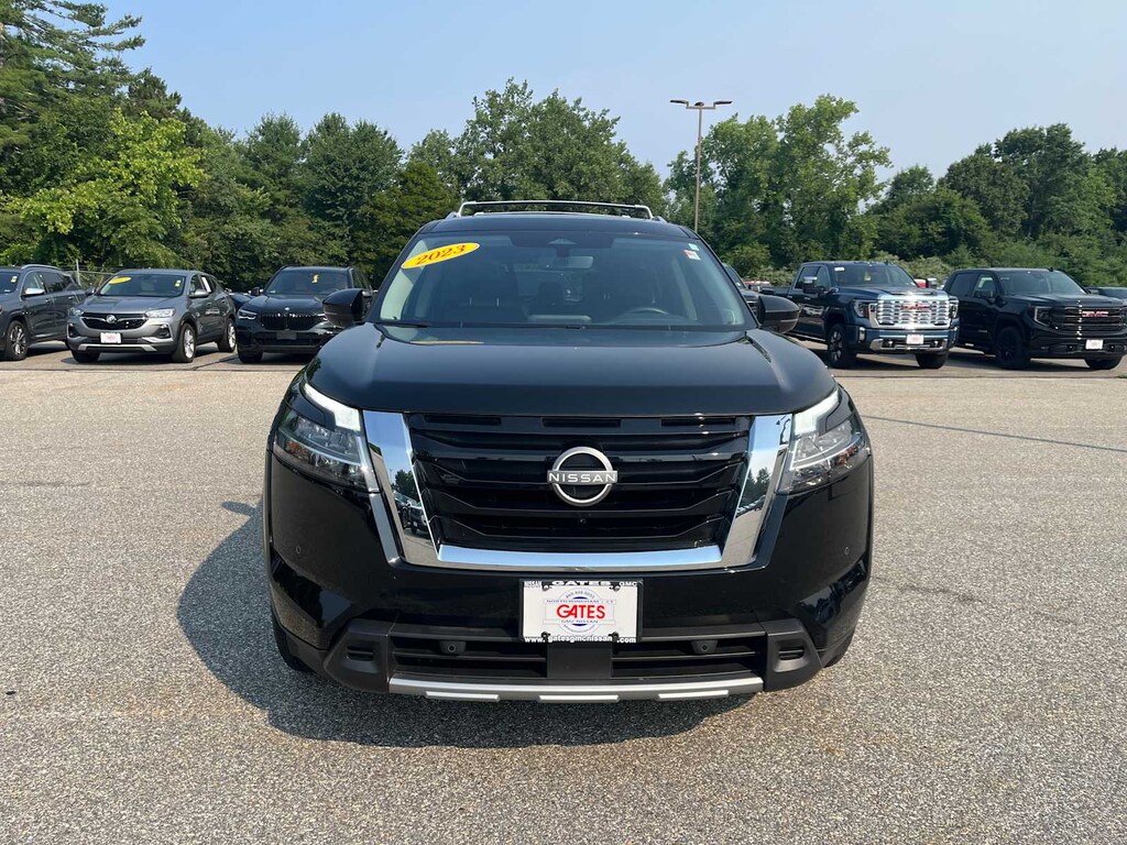 Used 2023 Nissan Pathfinder SL SUV