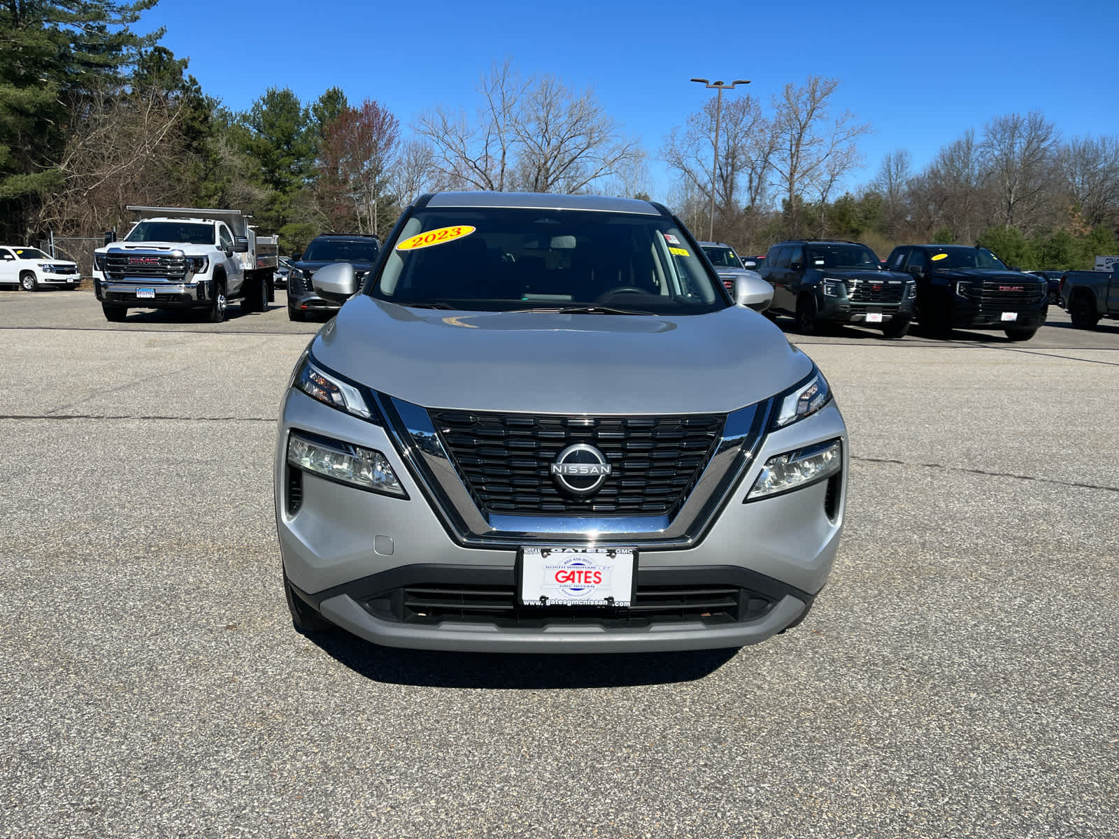 2023 Nissan Rogue SV photo 2