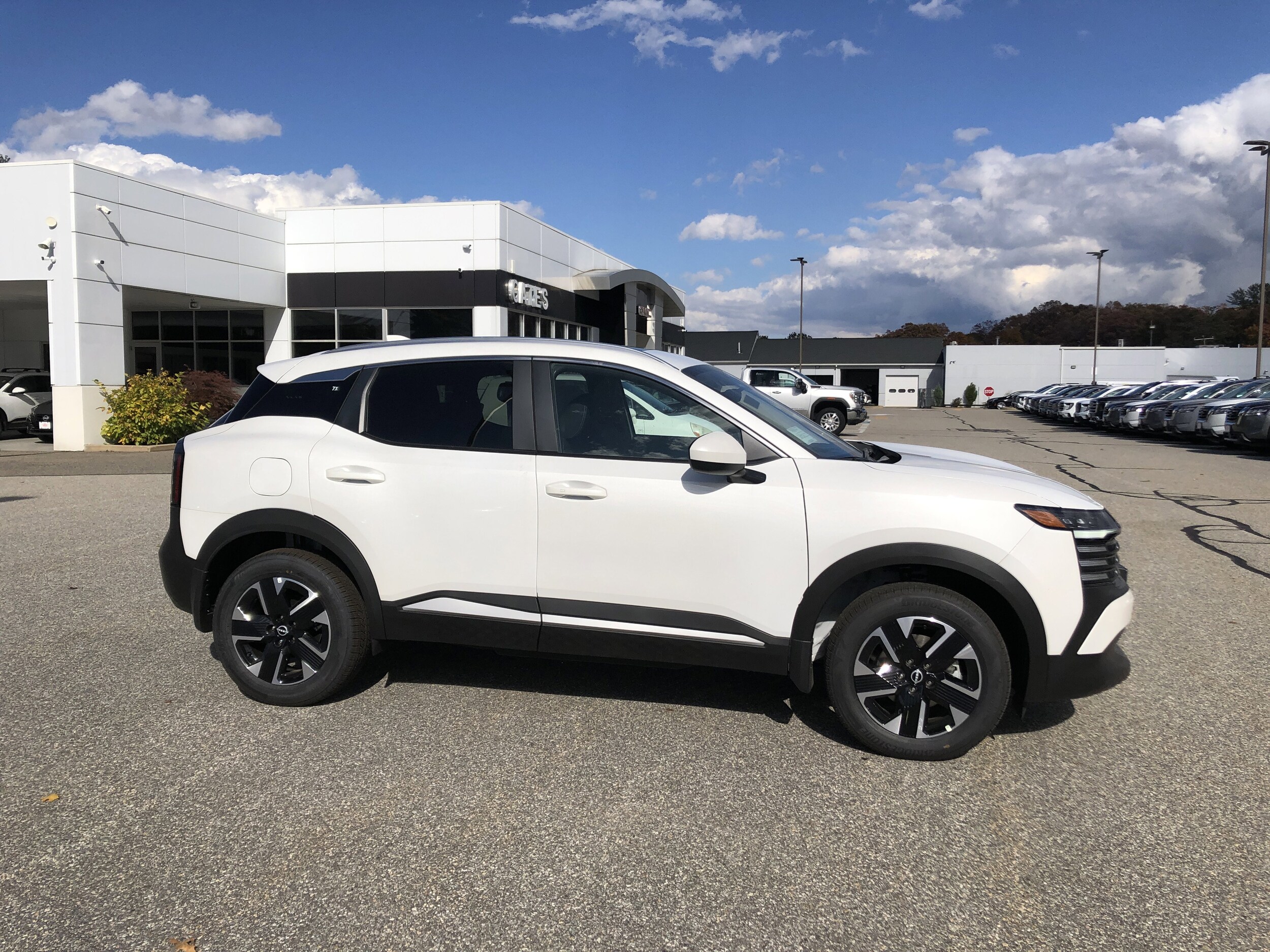 2025 Nissan Kicks SV photo 2