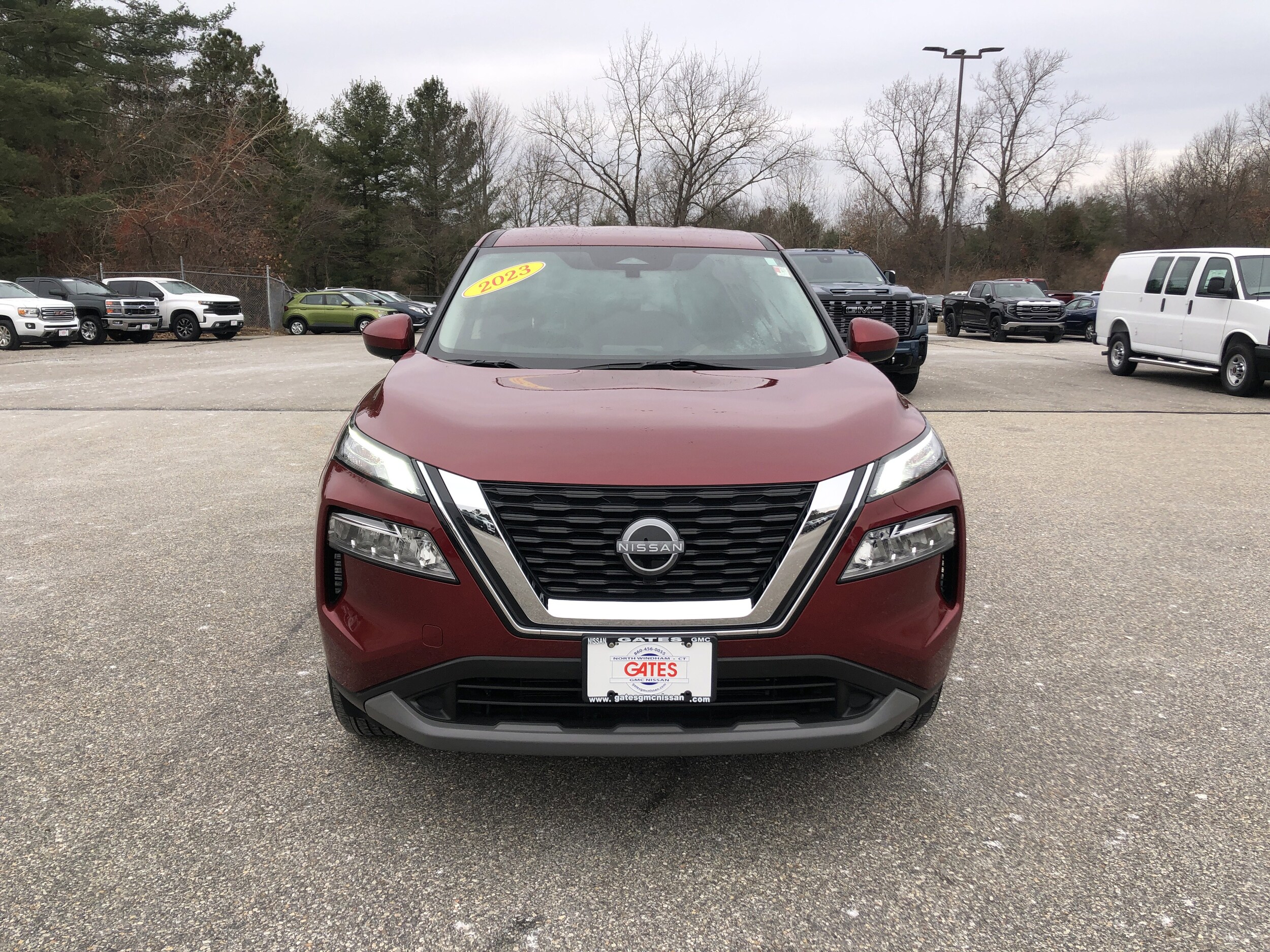 2023 Nissan Rogue SV photo 2