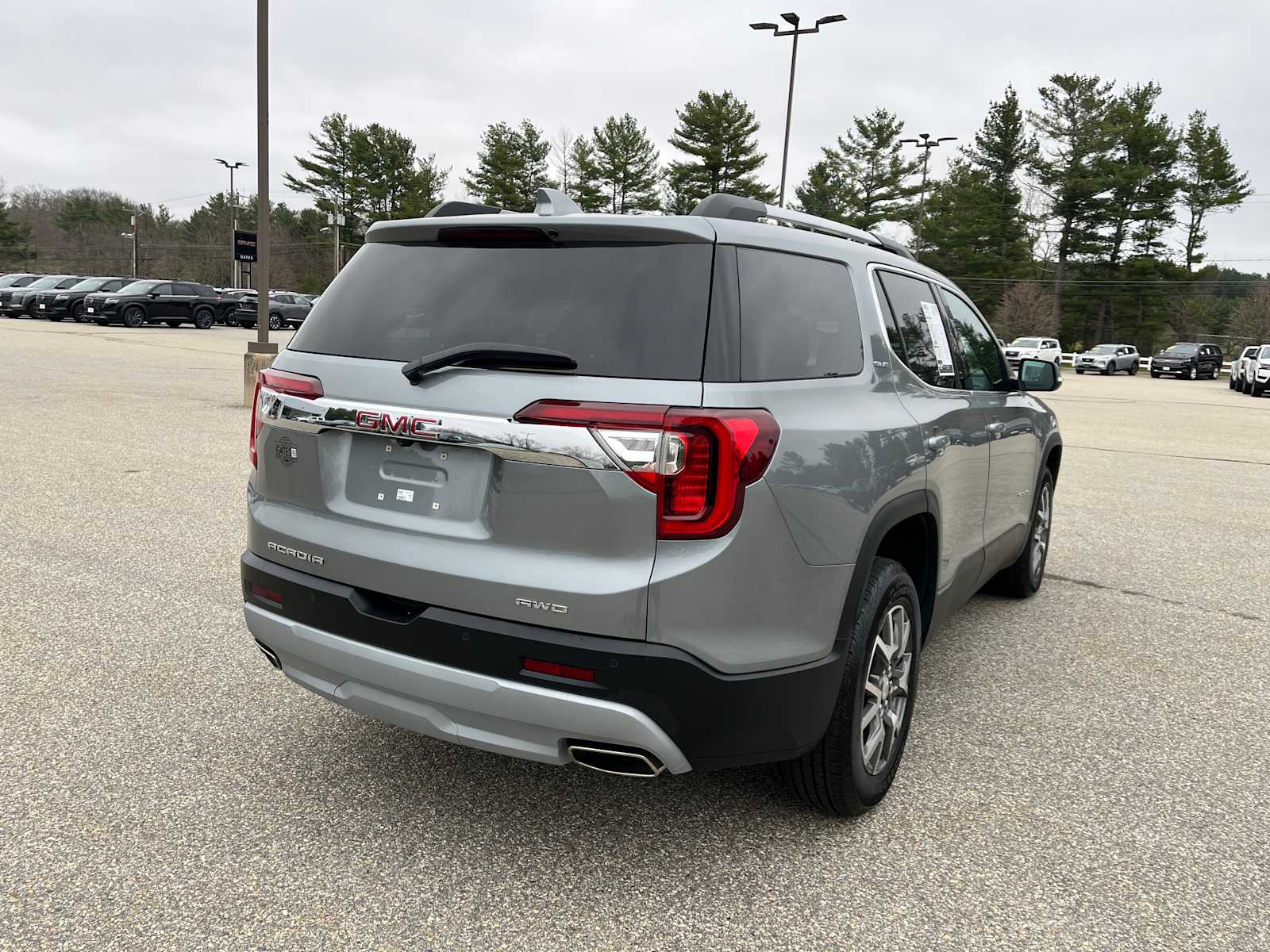 2023 GMC Acadia SLE photo 5