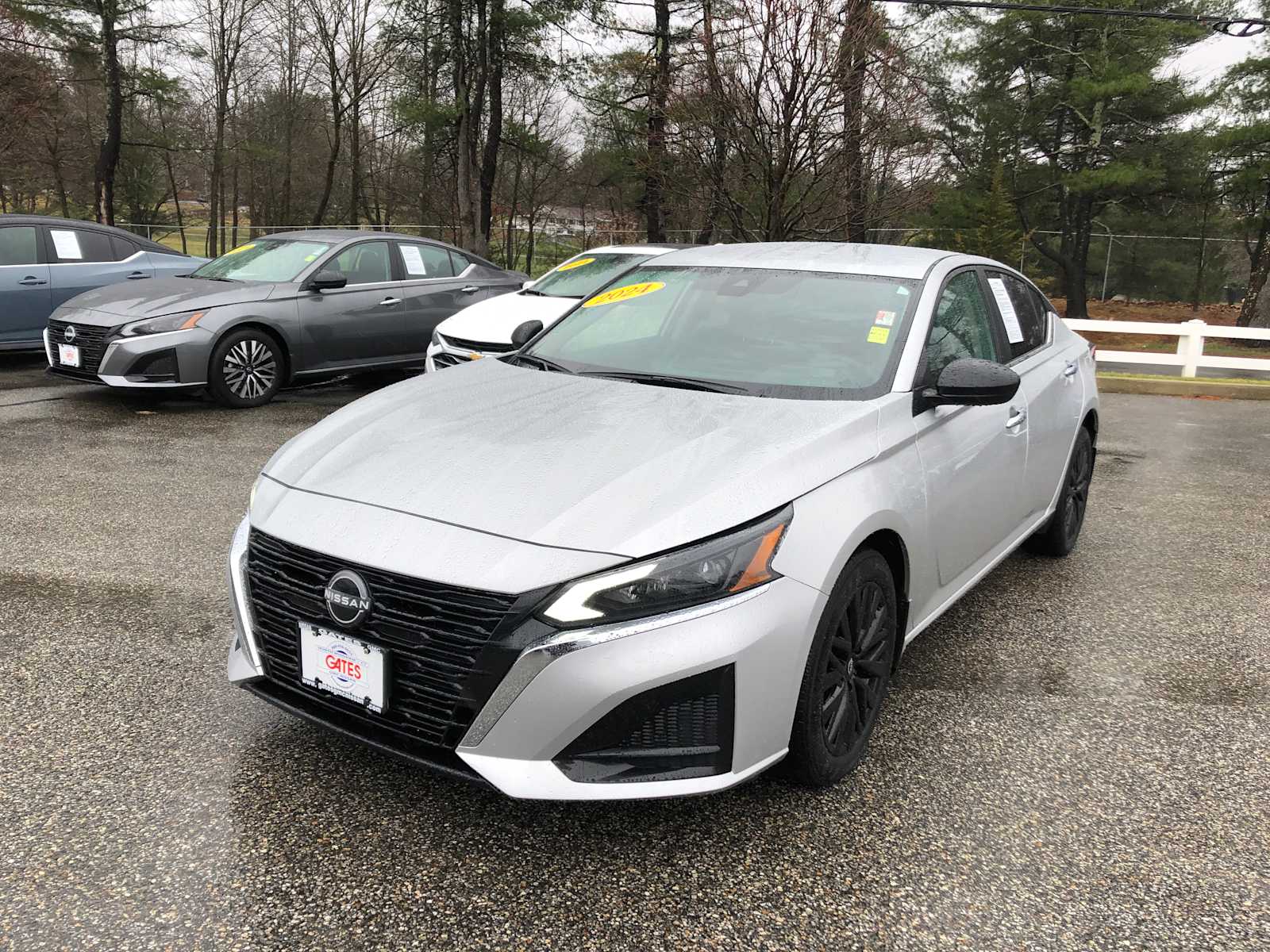 View vehicle photo 3